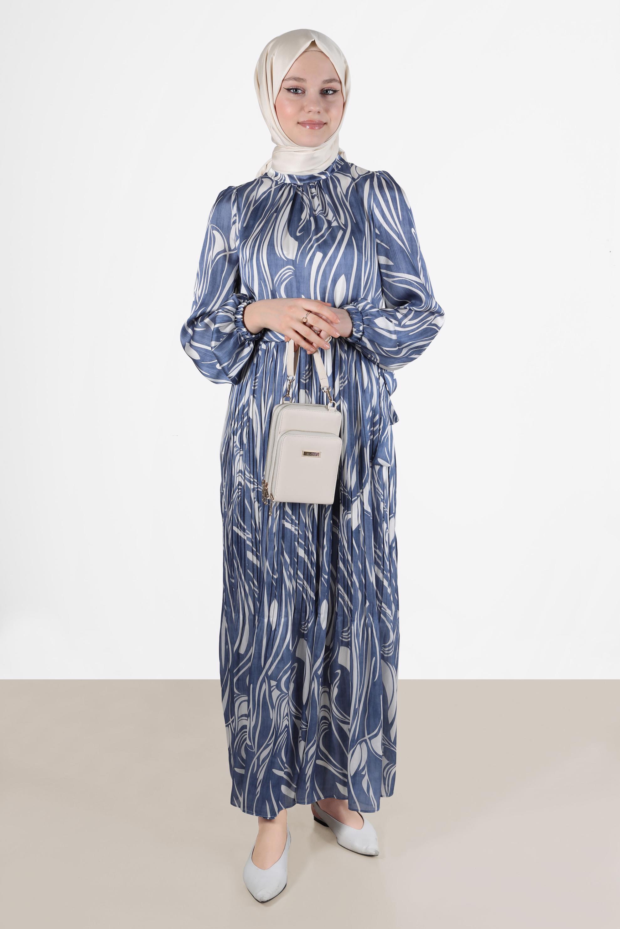 Tesettür giyim LACİVERT ETEĞİ PİLE DETAYLI DESENLİ SATEN ELBİSE 42670 