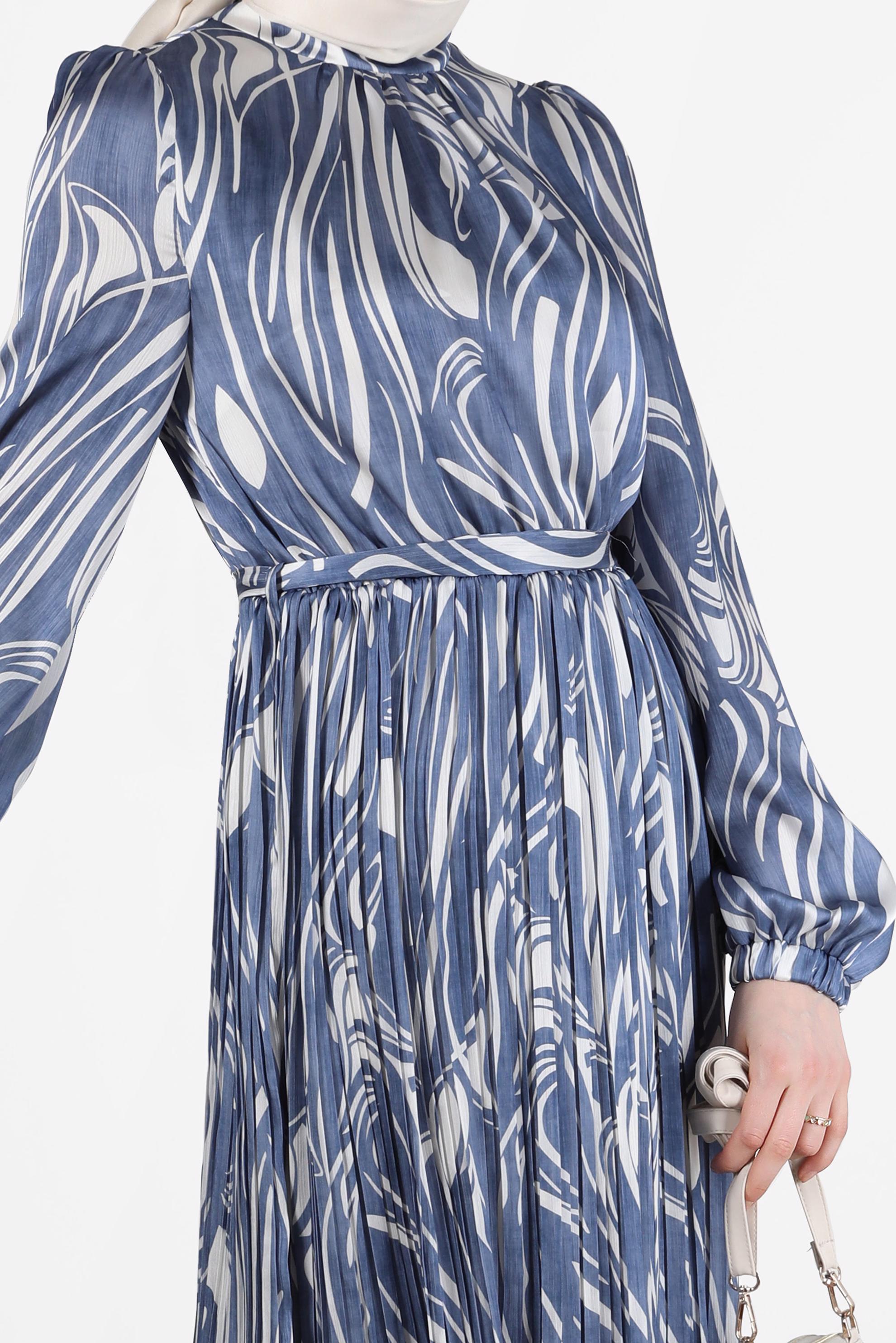 Tesettür giyim LACİVERT ETEĞİ PİLE DETAYLI DESENLİ SATEN ELBİSE 42670 