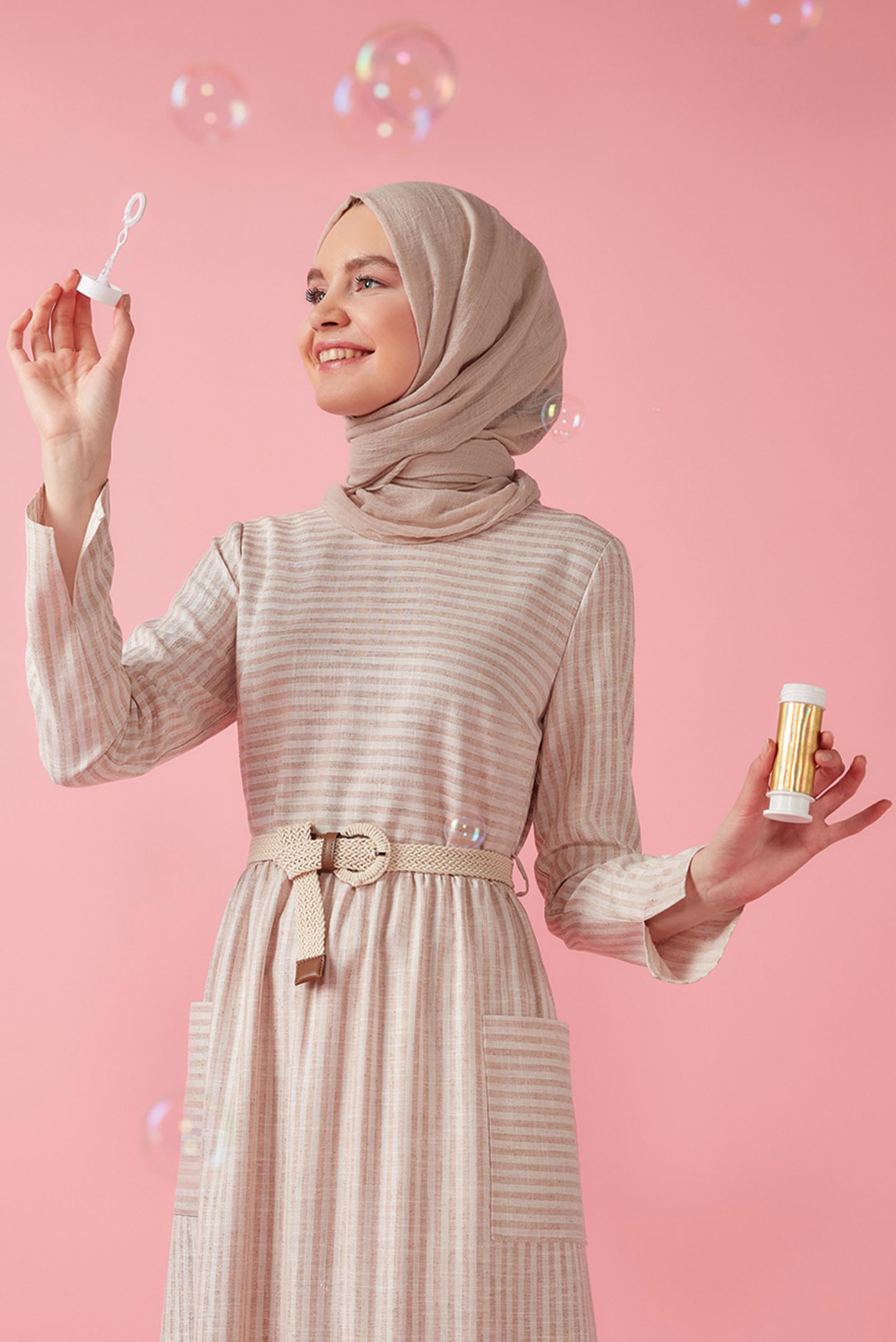 Tesettür giyim KAHVE ÇİZGİLİ CEPLİ ELBİSE 42689 