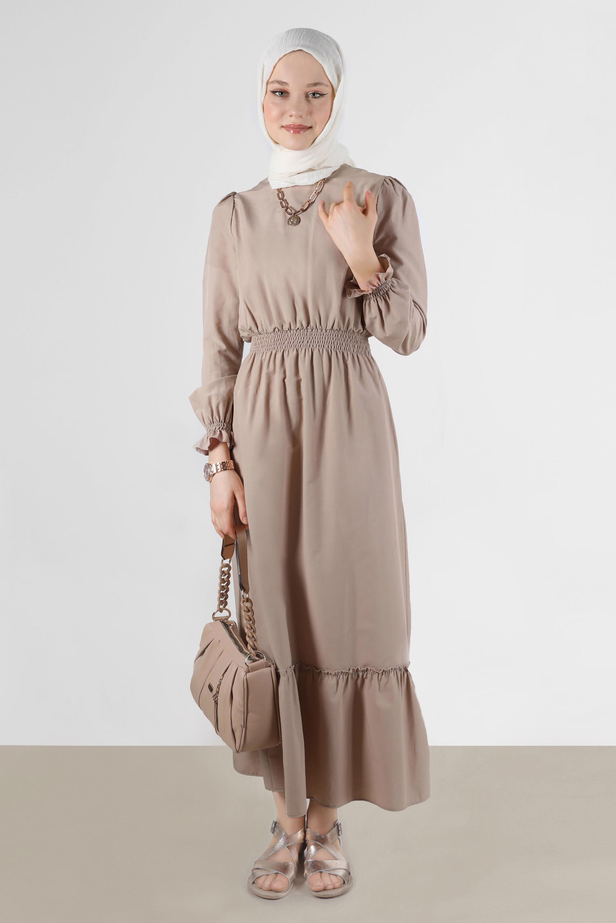 Tesettür giyim BEJ BELİ VE MANŞETLERİ BÜZGÜLÜ PAMUKLU ELBİSE 42693 