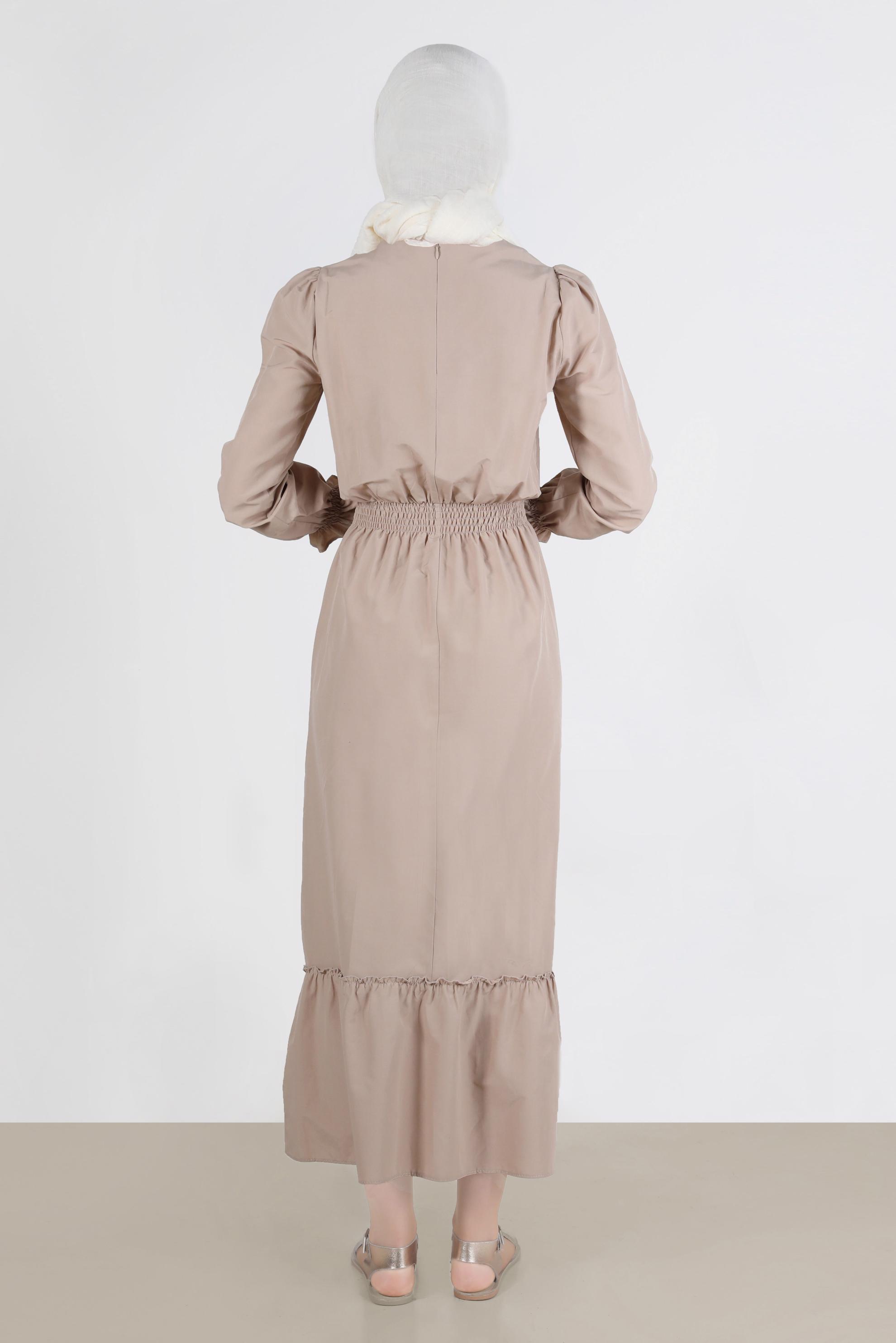 Tesettür giyim BEJ BELİ VE MANŞETLERİ BÜZGÜLÜ PAMUKLU ELBİSE 42693 