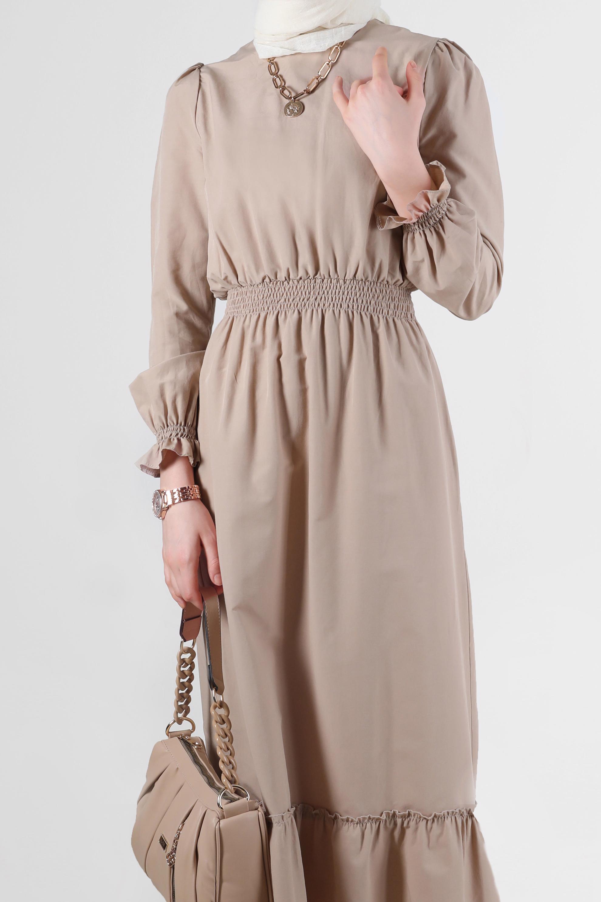 Tesettür giyim BEJ BELİ VE MANŞETLERİ BÜZGÜLÜ PAMUKLU ELBİSE 42693 