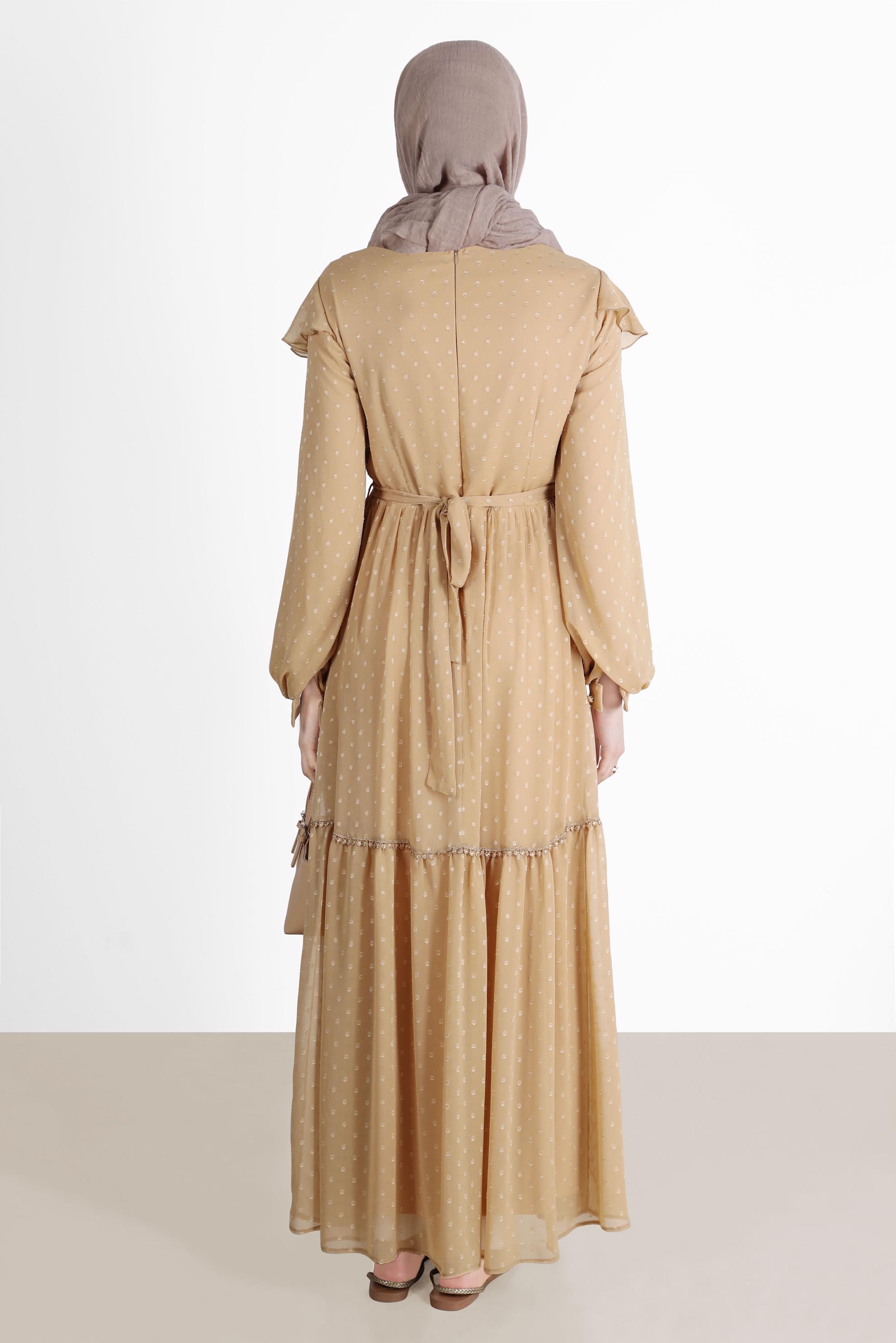 Tesettür giyim BEJ VOLANLI PUANTİYELİ ŞİFON ELBİSE 42698 