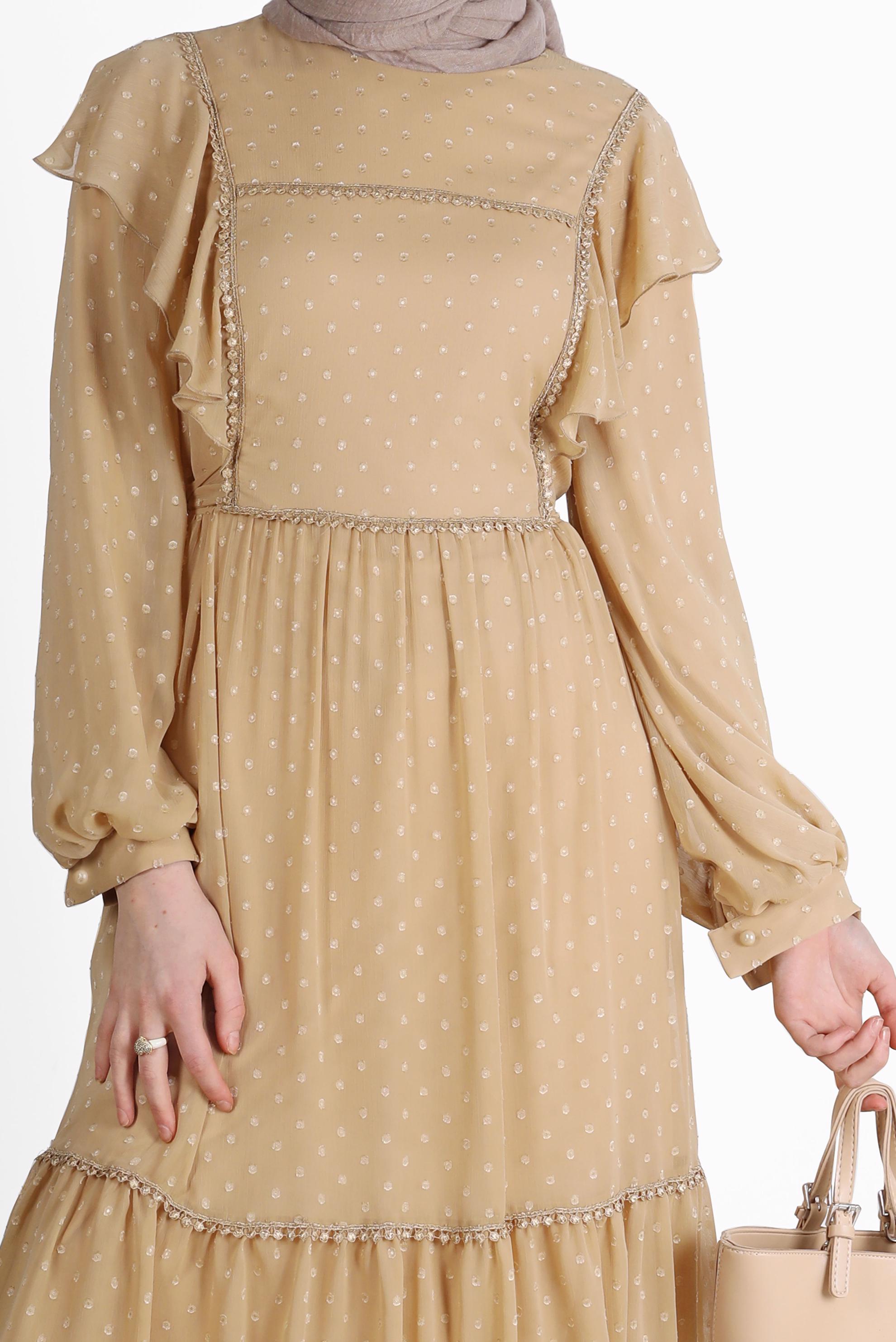 Tesettür giyim BEJ VOLANLI PUANTİYELİ ŞİFON ELBİSE 42698 