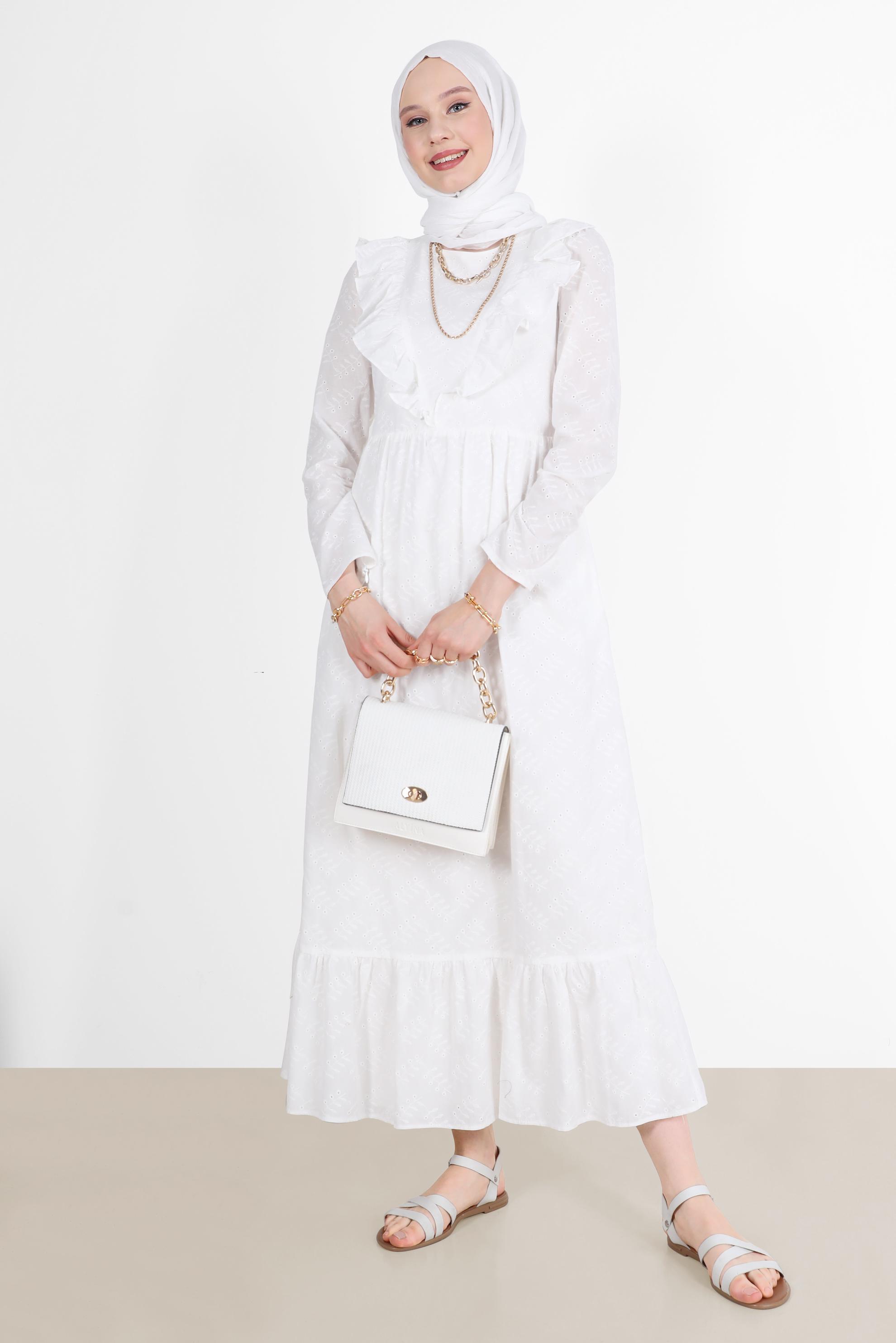 Tesettür giyim BEYAZ FIRFIR DETAYLI FİSTOLU PAMUKLU ELBİSE 42708 