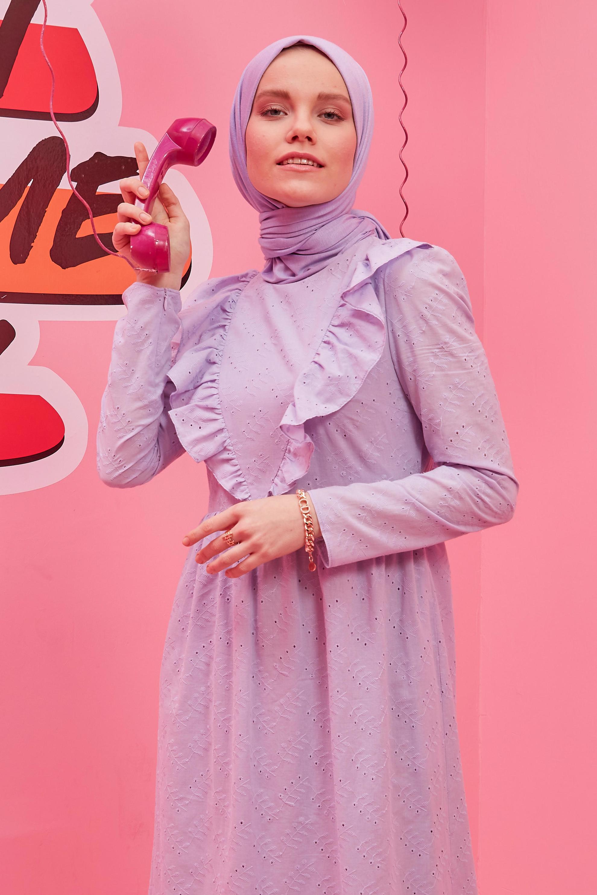 Tesettür giyim MOR FIRFIR DETAYLI FİSTOLU PAMUKLU ELBİSE 42708 