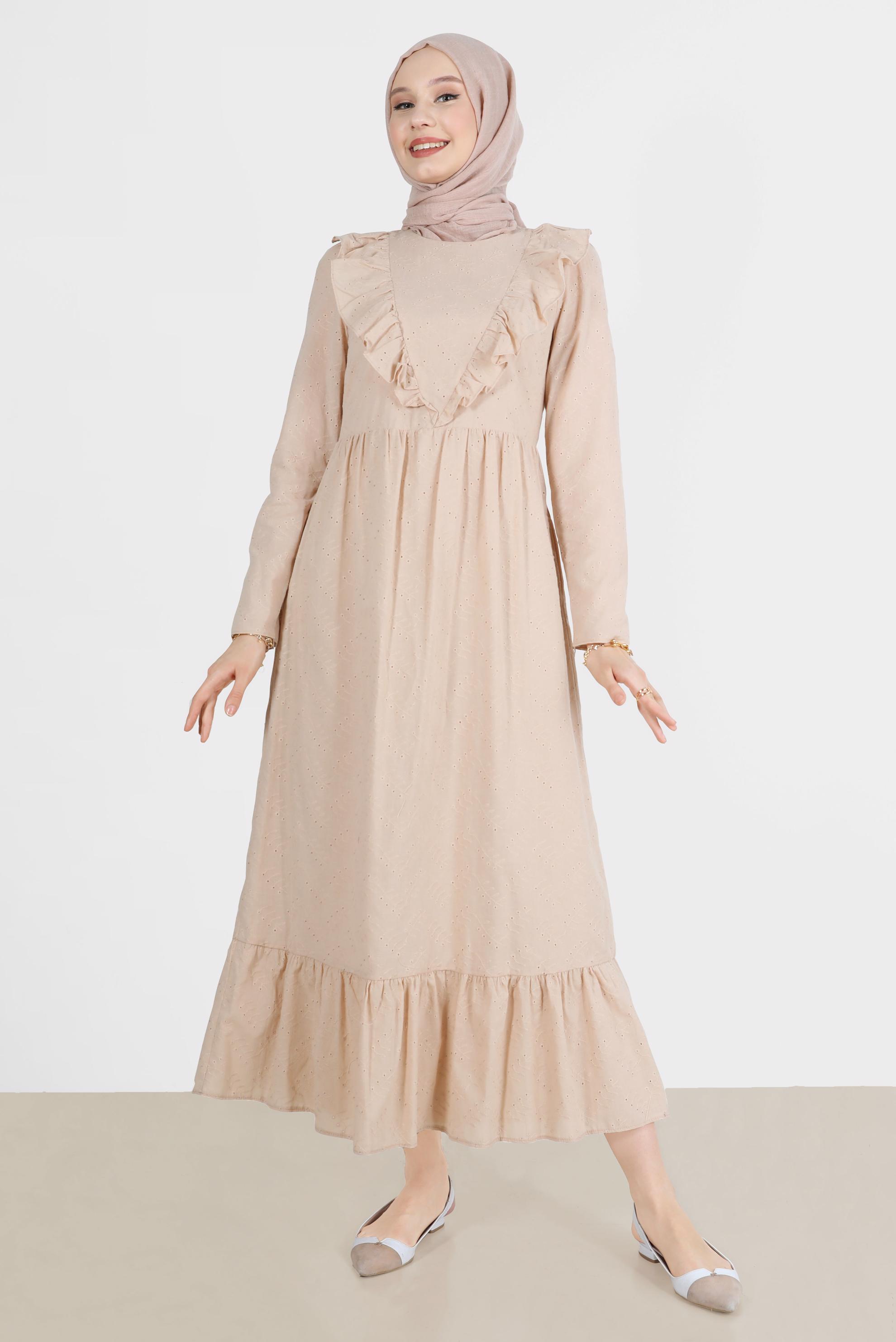 Tesettür giyim BEJ FIRFIR DETAYLI FİSTOLU PAMUKLU ELBİSE 42708 