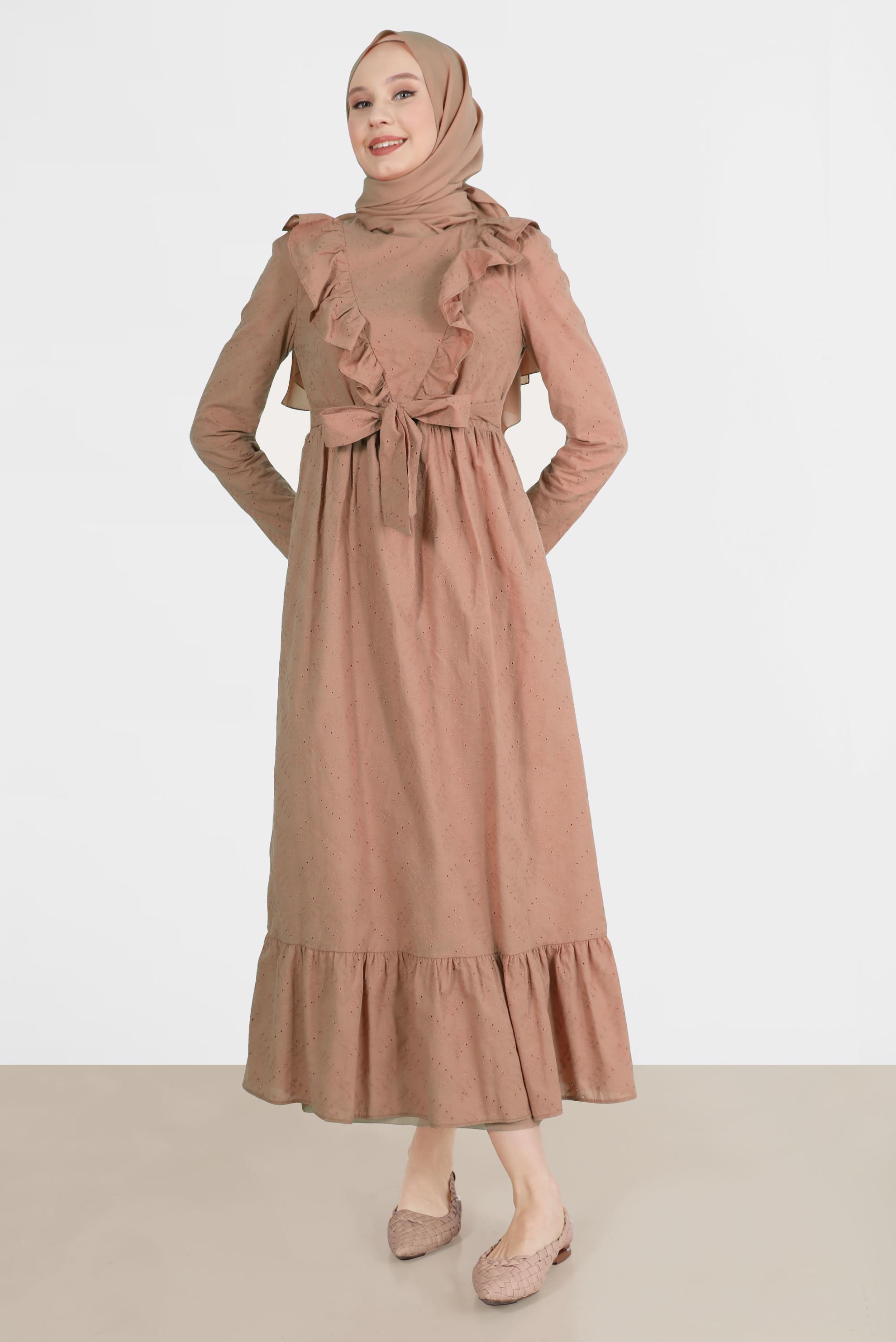 Tesettür giyim KAHVE FIRFIR DETAYLI FİSTOLU PAMUKLU ELBİSE 42708 