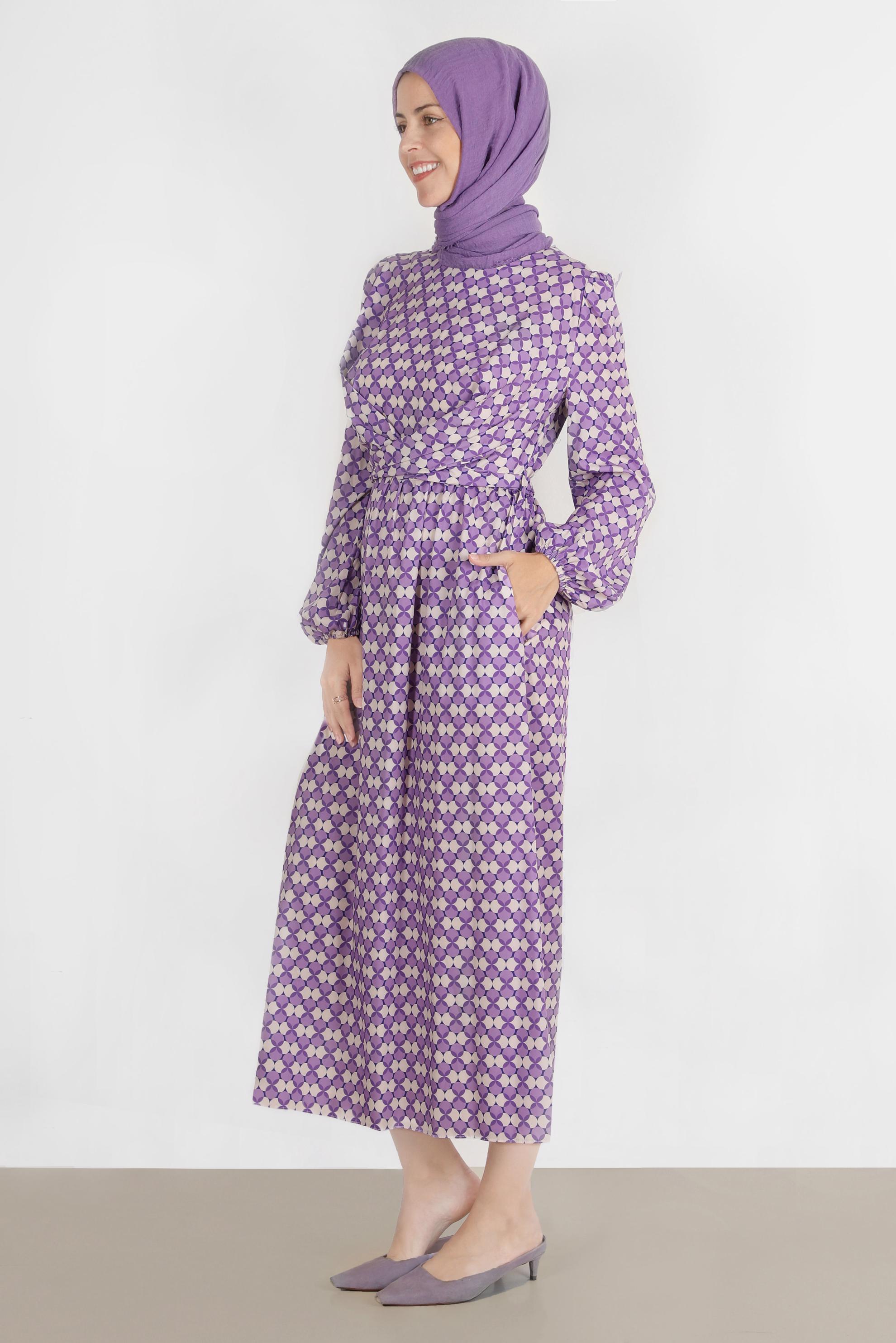 Tesettür giyim MOR BAĞLAMA DETAYLI DESENLİ ELBİSE 42711 