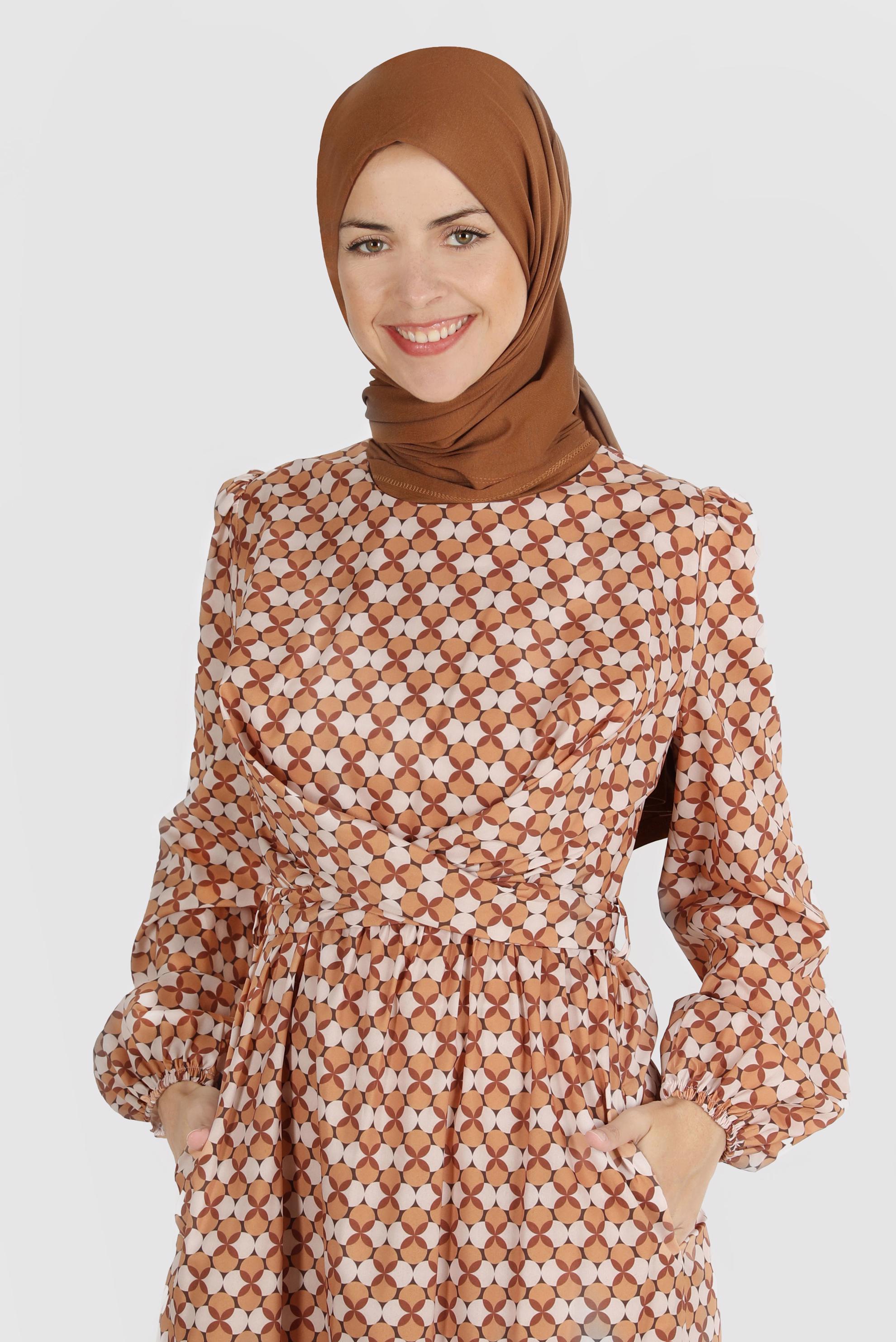 Tesettür giyim TABA BAĞLAMA DETAYLI DESENLİ ELBİSE 42711 