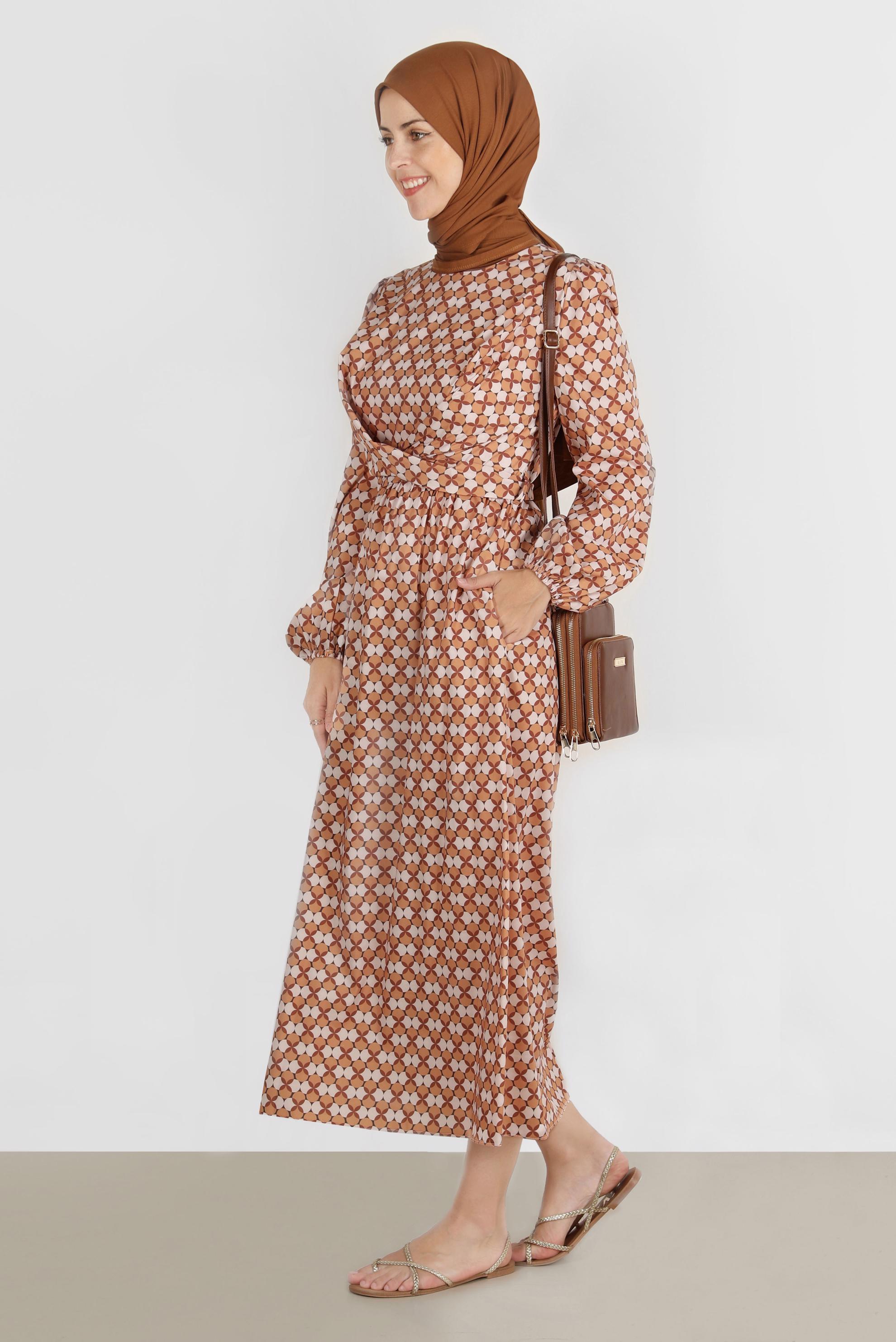 Tesettür giyim TABA BAĞLAMA DETAYLI DESENLİ ELBİSE 42711 