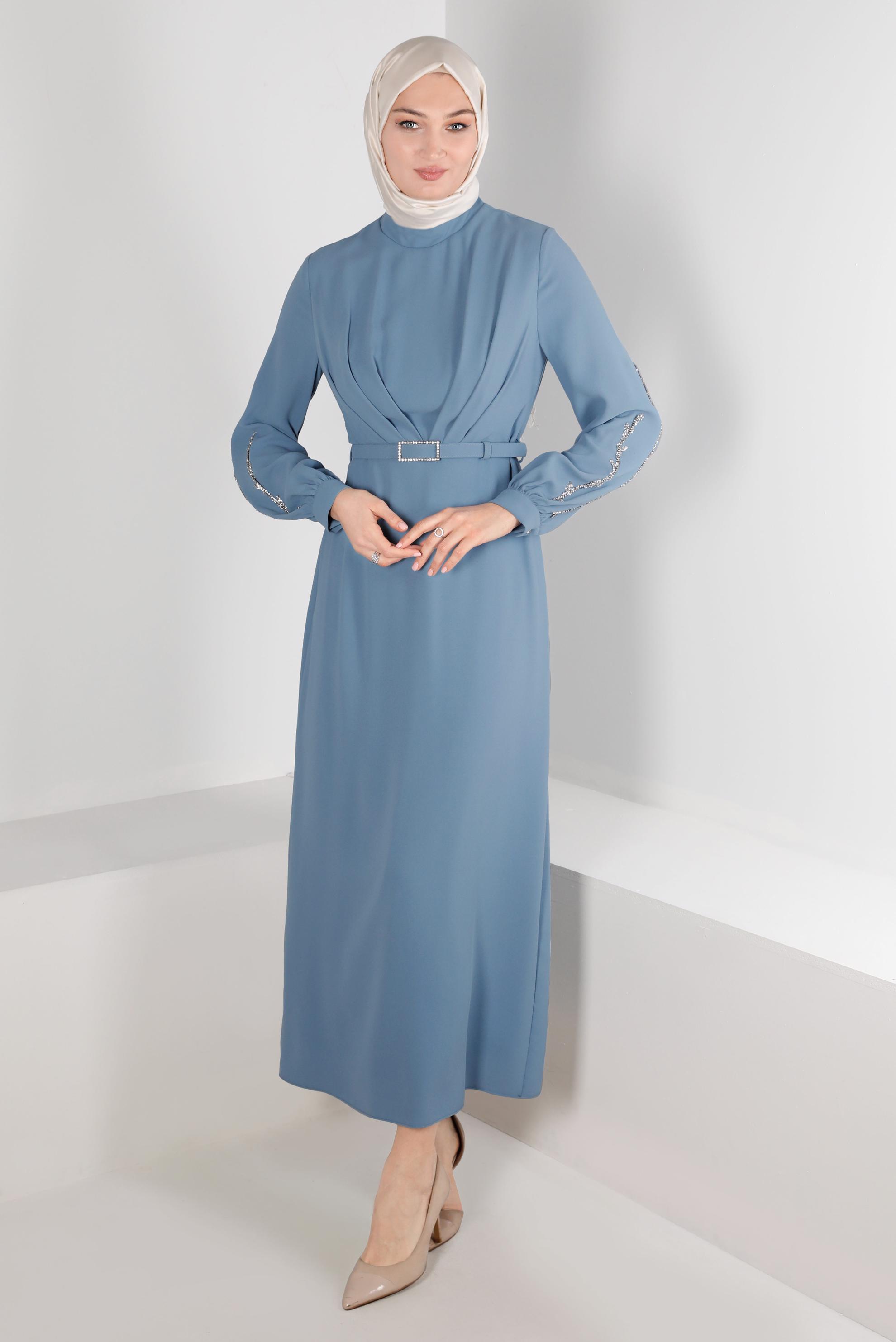 Tesettür giyim MAVİ KOLLARI TAŞ DETAYLI KREP ELBİSE 42714