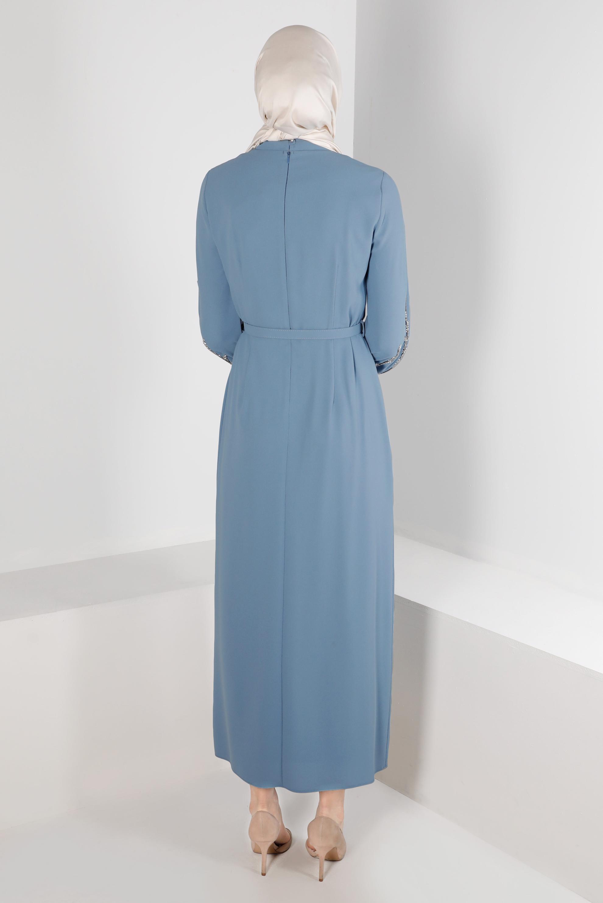 Tesettür giyim MAVİ KOLLARI TAŞ DETAYLI KREP ELBİSE 42714