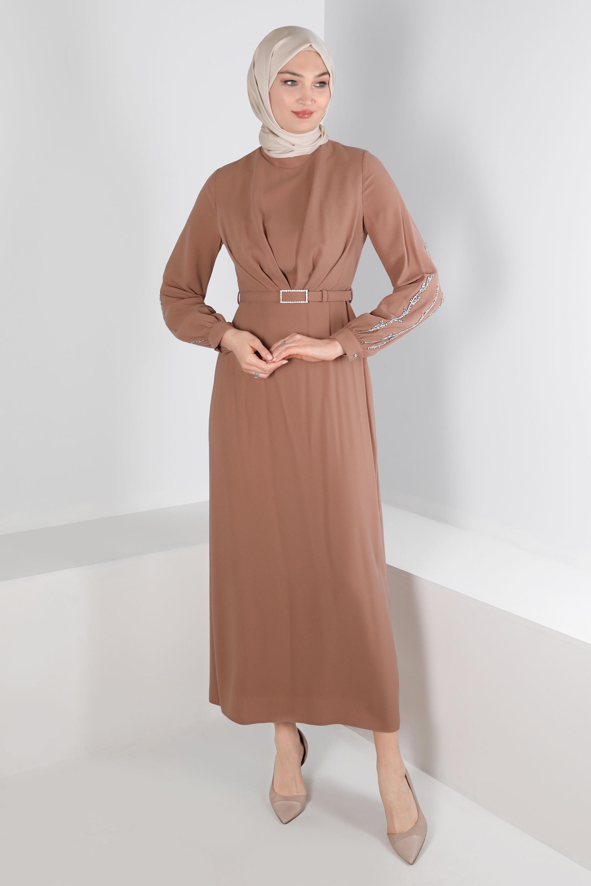 Tesettür giyim KAHVE KOLLARI TAŞ DETAYLI KREP ELBİSE 42714