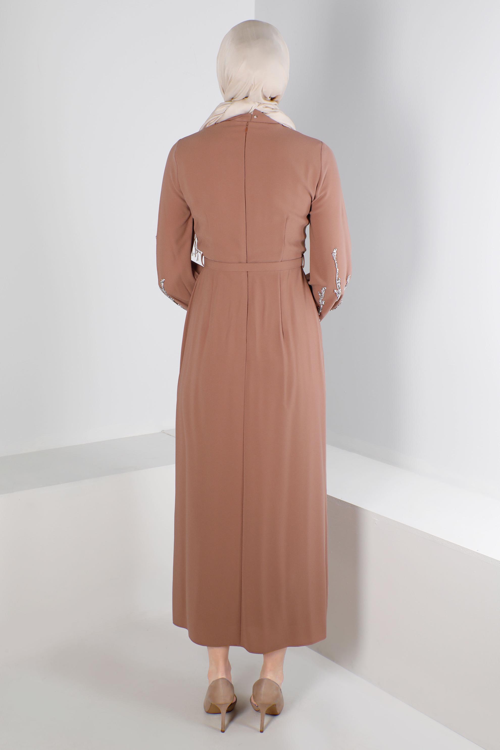 Tesettür giyim KAHVE KOLLARI TAŞ DETAYLI KREP ELBİSE 42714