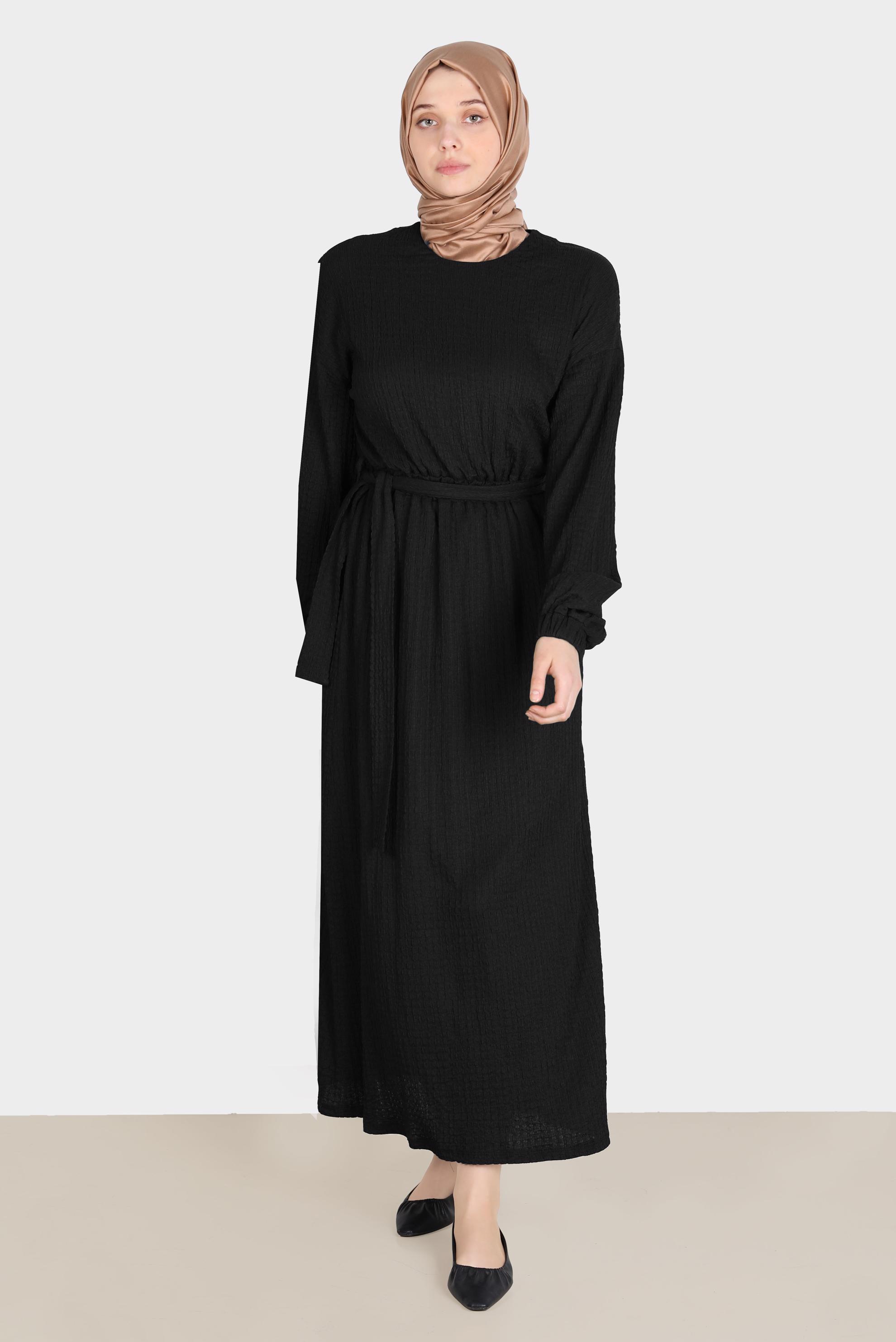 Tesettür giyim SİYAH WAFFLE EFEKTLİ KUŞAKLI ELBİSE 42719 