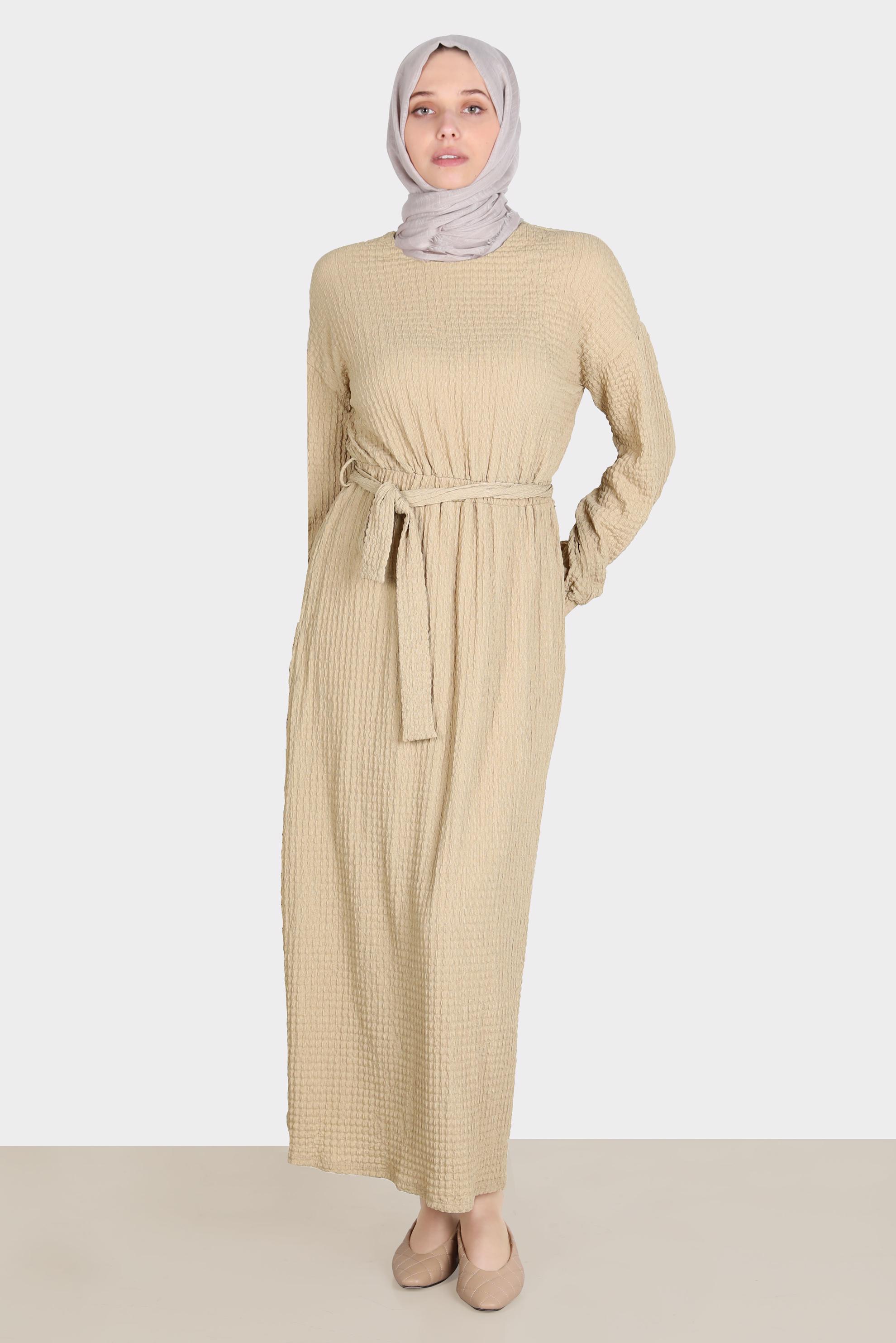 Tesettür giyim KAHVE WAFFLE EFEKTLİ KUŞAKLI ELBİSE 42719 