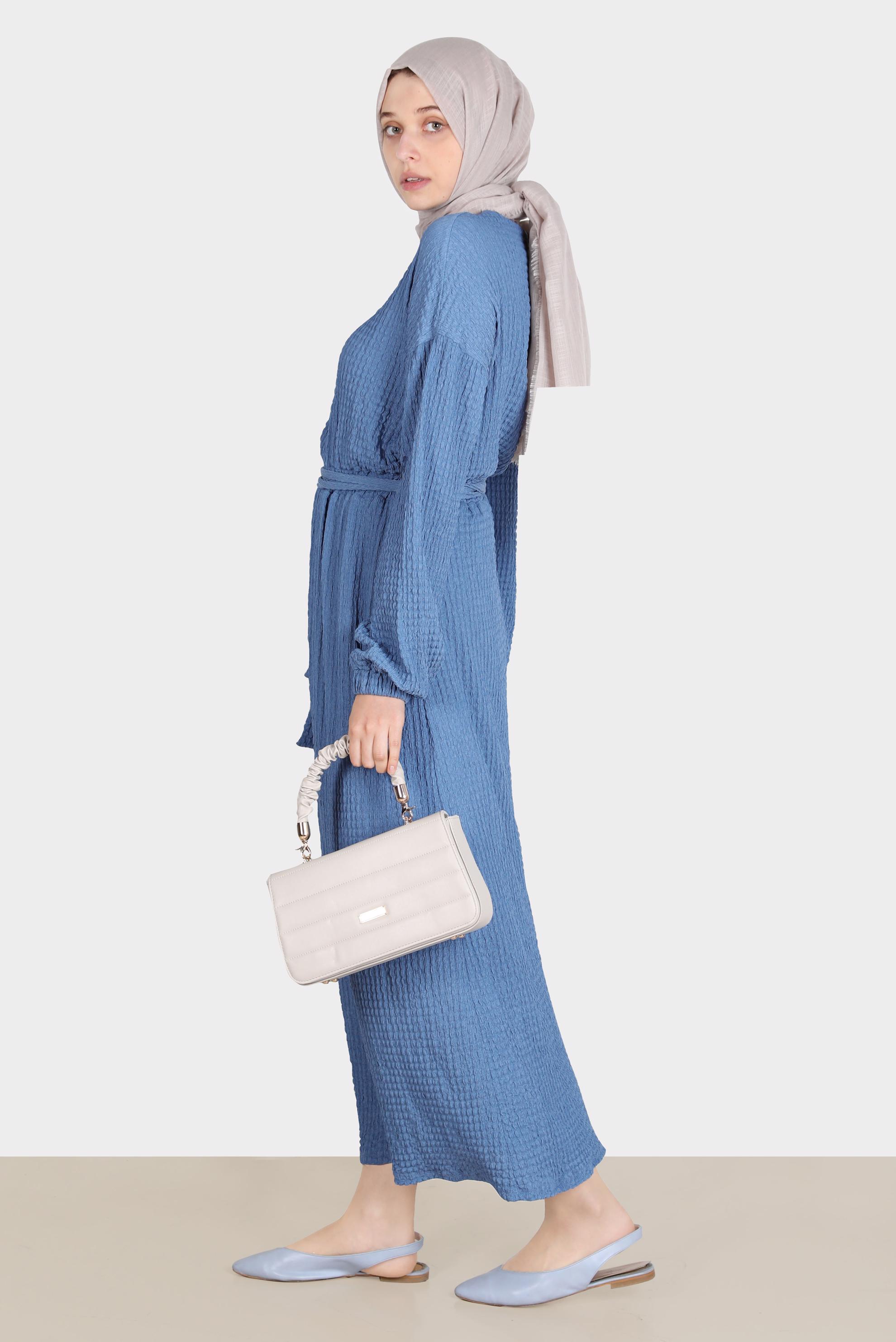 Tesettür giyim LACİVERT WAFFLE EFEKTLİ KUŞAKLI ELBİSE 42719 