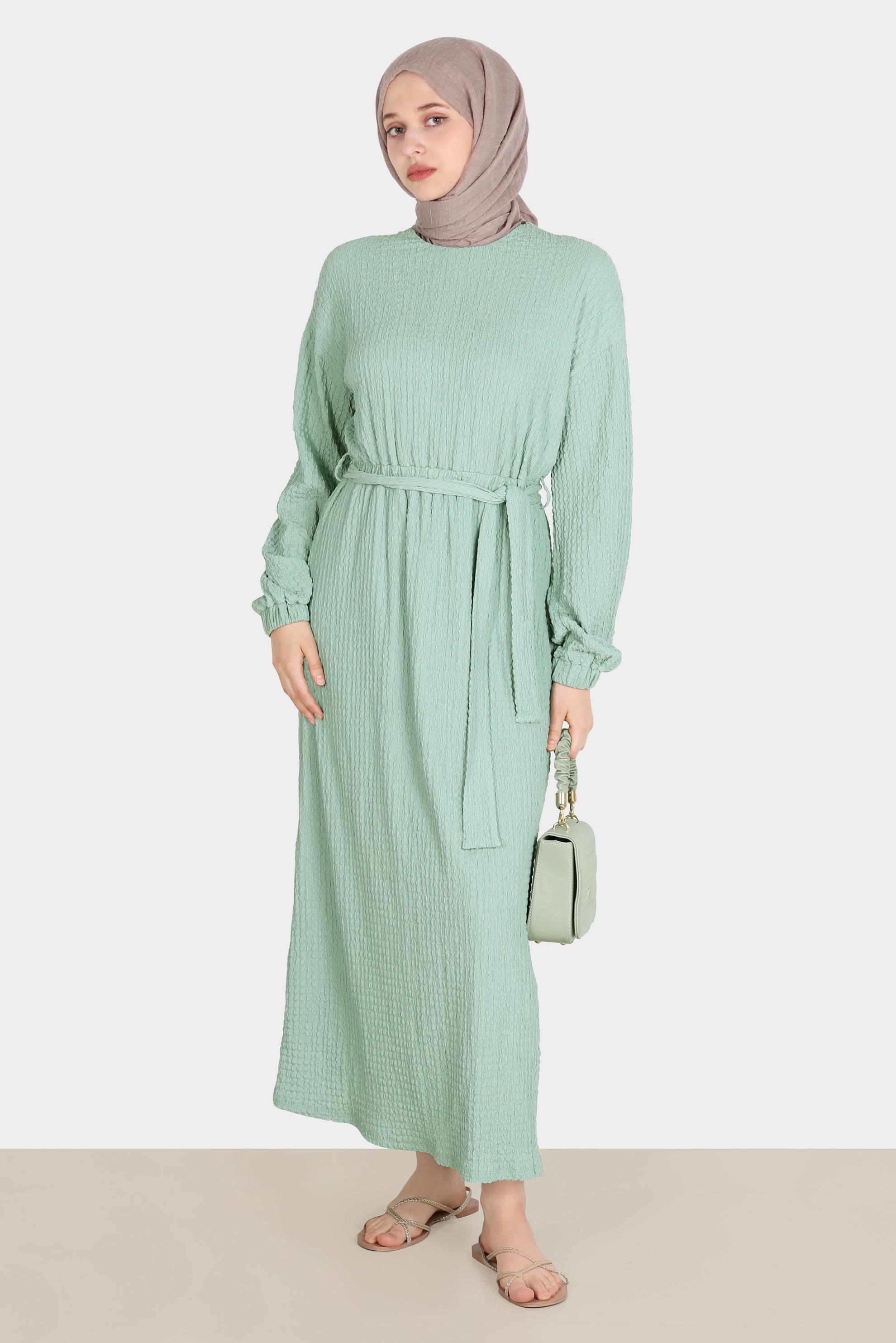 Tesettür giyim YEŞİL WAFFLE EFEKTLİ KUŞAKLI ELBİSE 42719 
