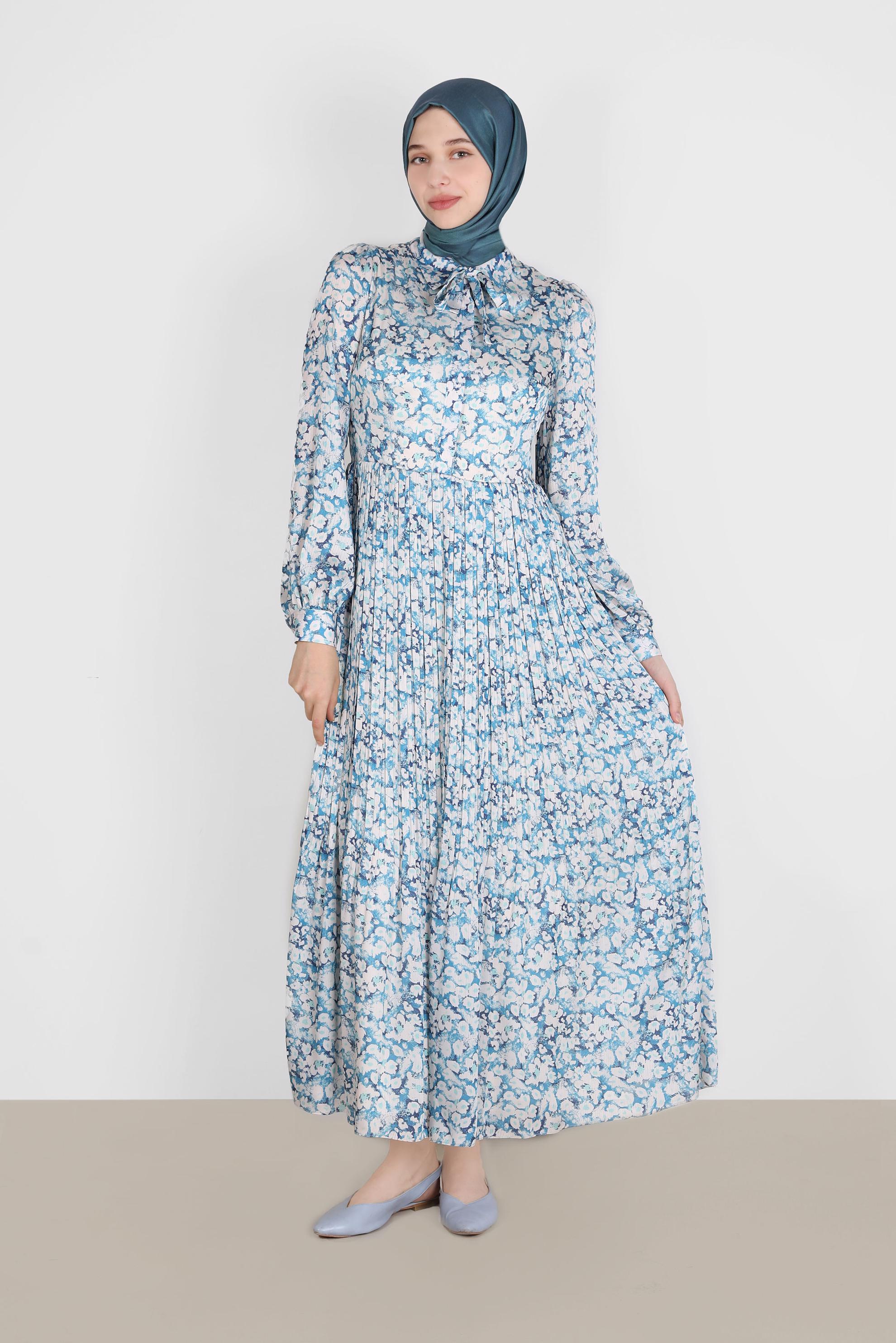 Tesettür giyim MAVİ ETEĞİ PİLELİ DESENLİ SATEN ELBİSE 42724 