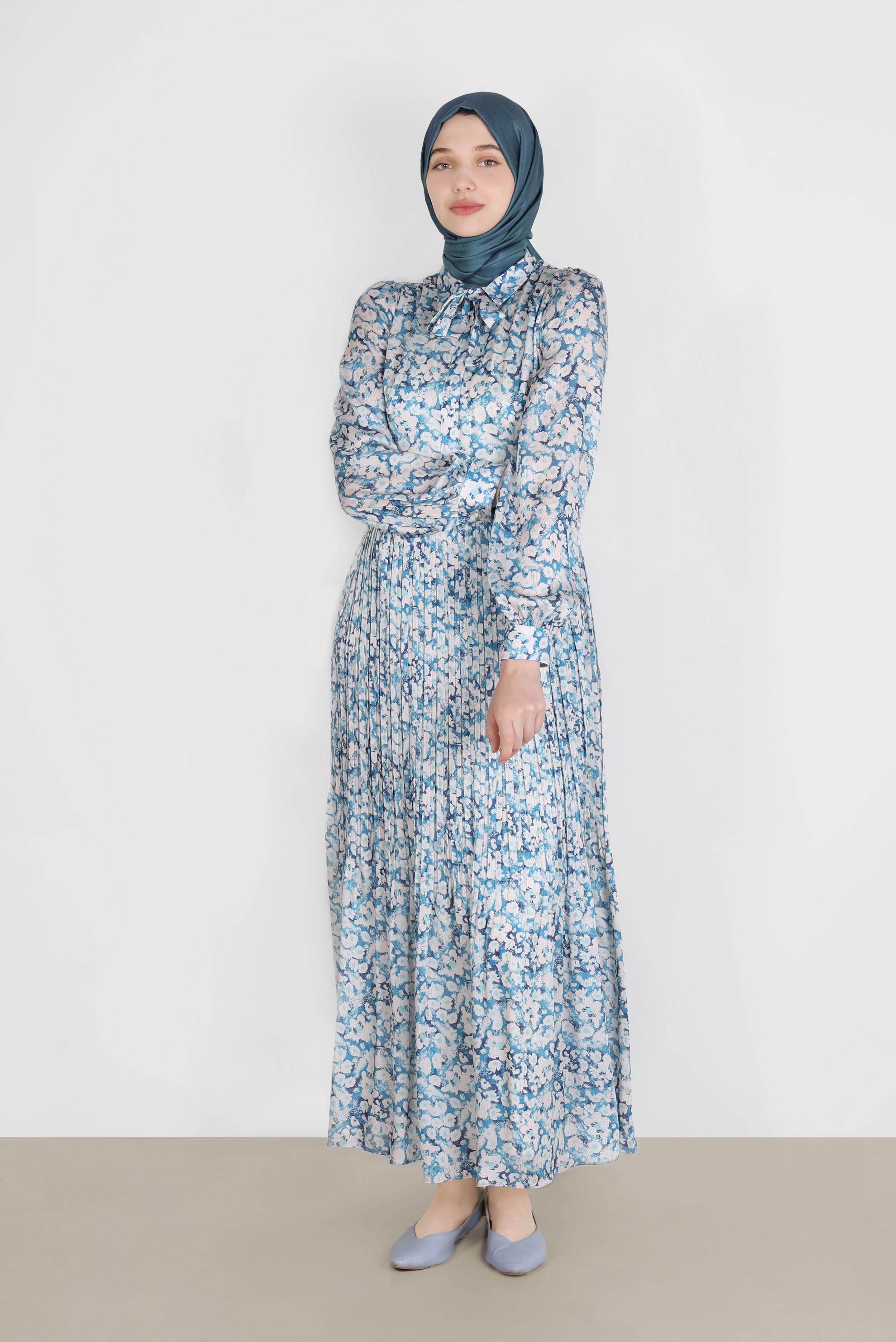Tesettür giyim MAVİ ETEĞİ PİLELİ DESENLİ SATEN ELBİSE 42724 