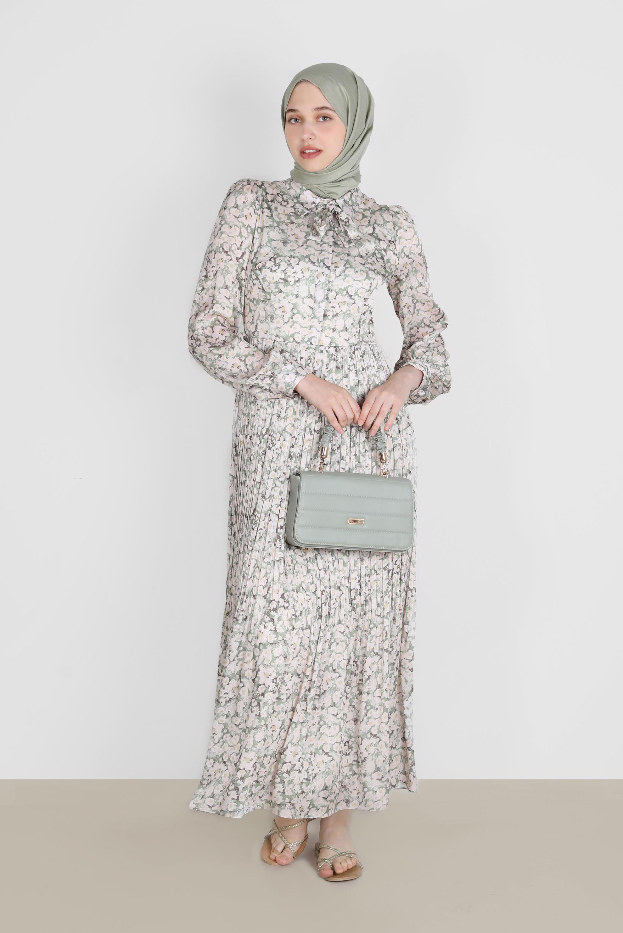 Tesettür giyim YEŞİL ETEĞİ PİLELİ DESENLİ SATEN ELBİSE 42724 