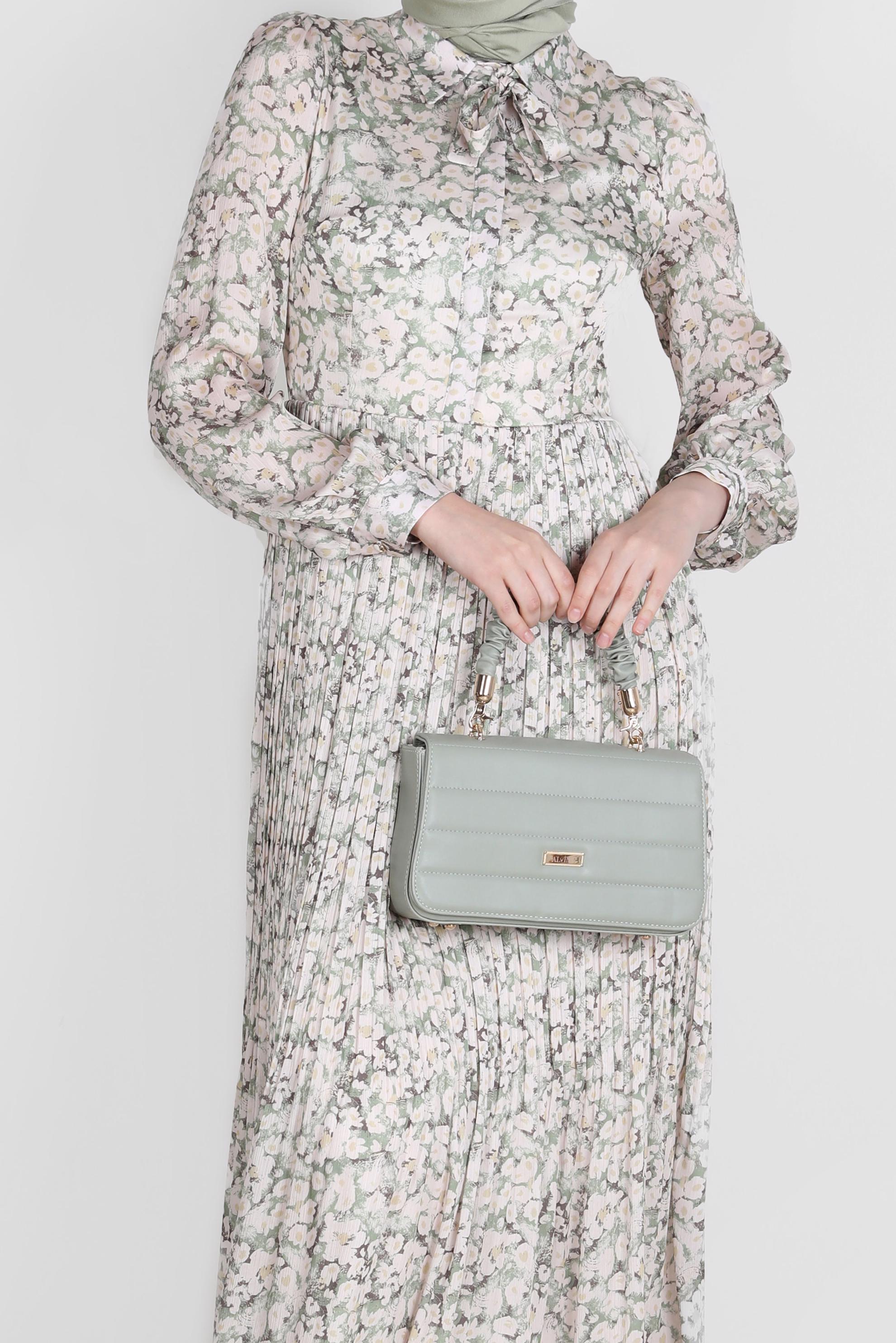 Tesettür giyim YEŞİL ETEĞİ PİLELİ DESENLİ SATEN ELBİSE 42724 