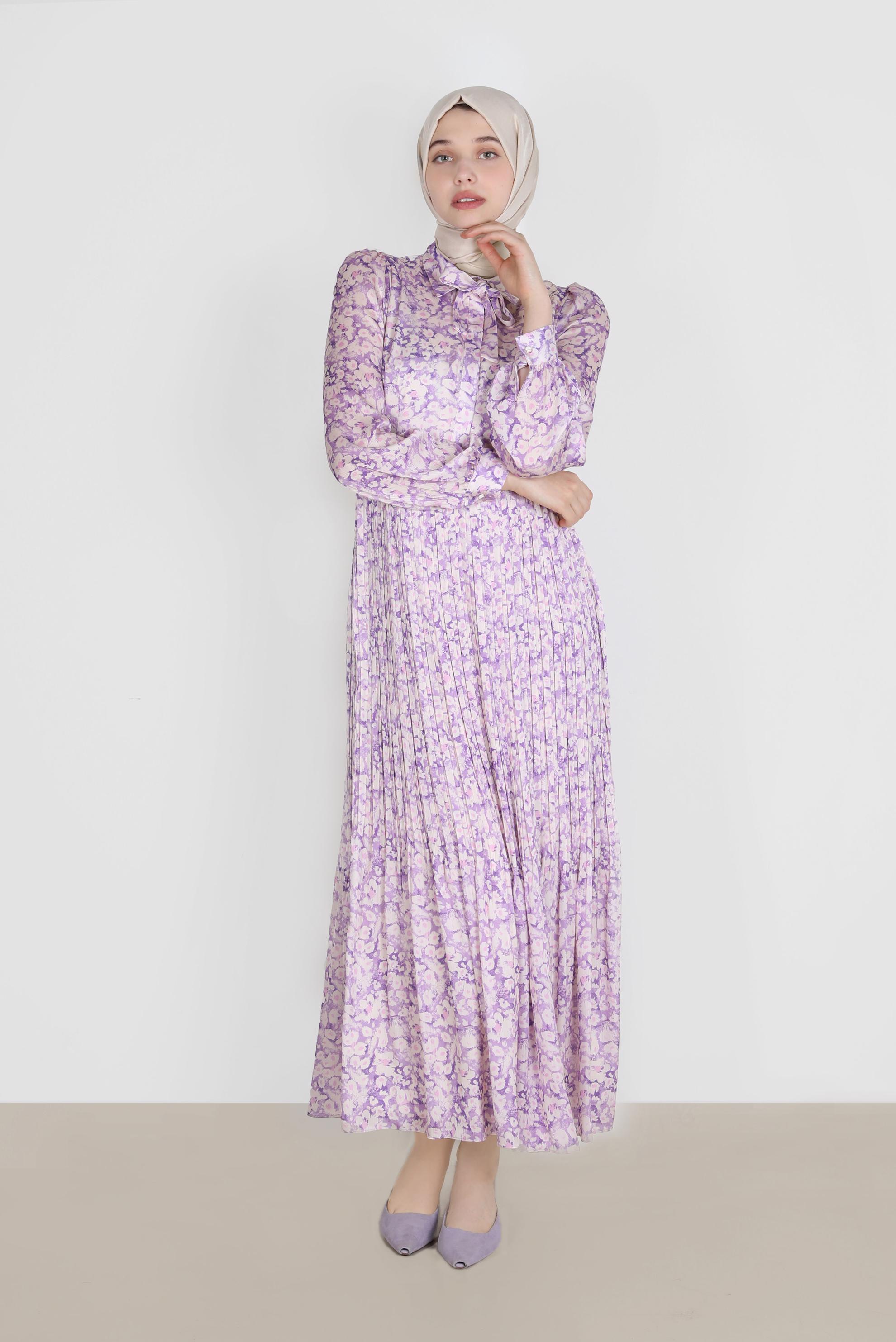 Tesettür giyim MOR ETEĞİ PİLELİ DESENLİ SATEN ELBİSE 42724 
