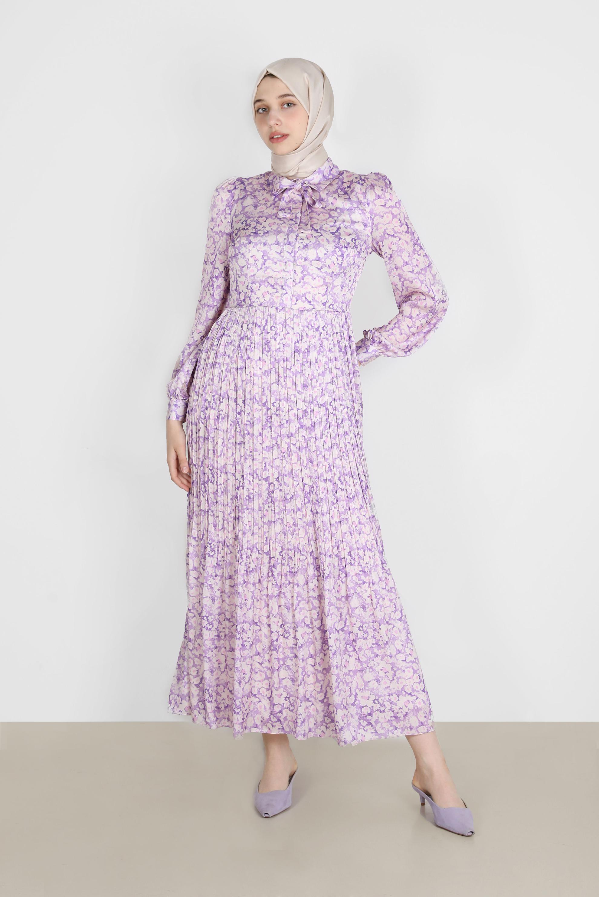 Tesettür giyim MOR ETEĞİ PİLELİ DESENLİ SATEN ELBİSE 42724 