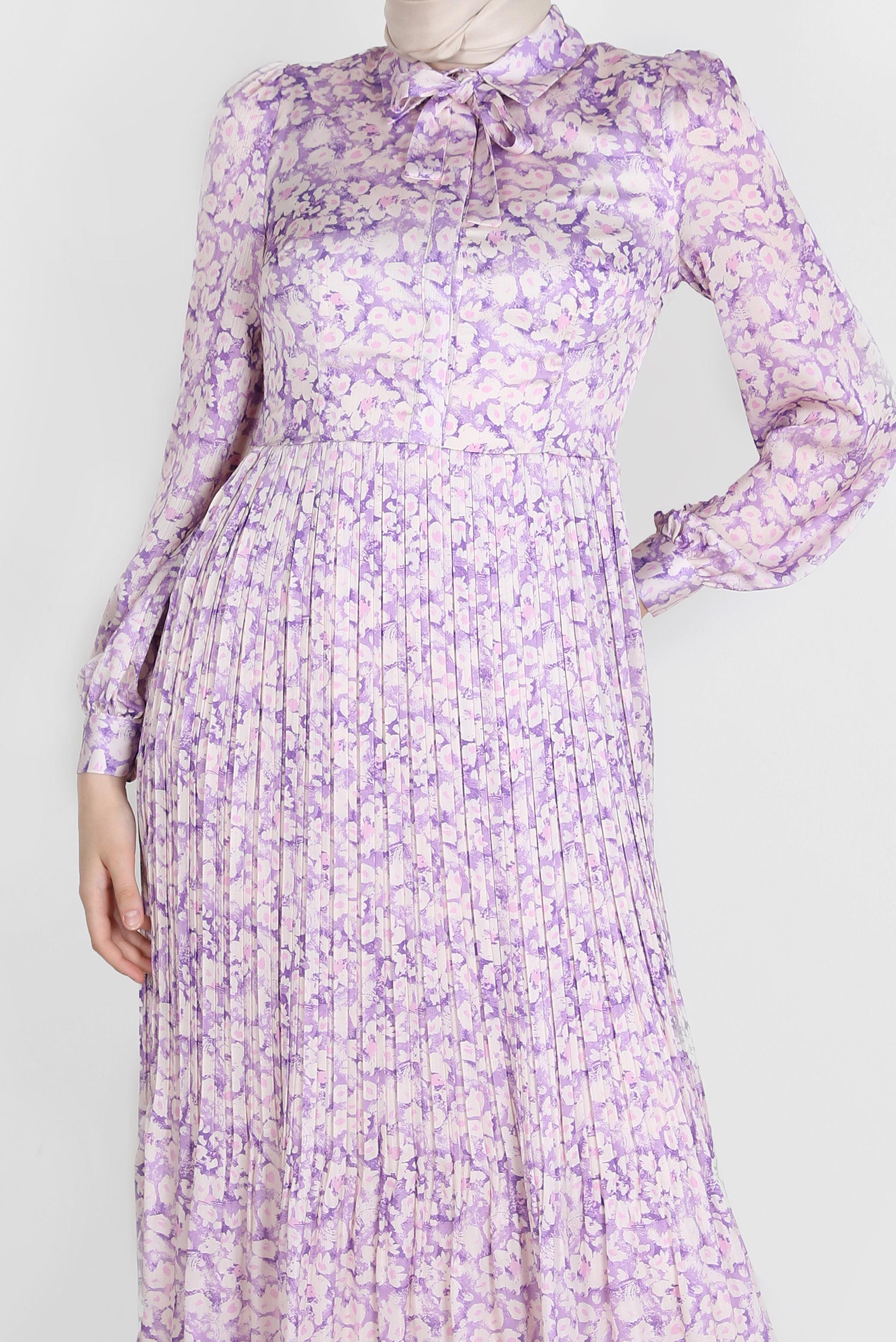 Tesettür giyim MOR ETEĞİ PİLELİ DESENLİ SATEN ELBİSE 42724 