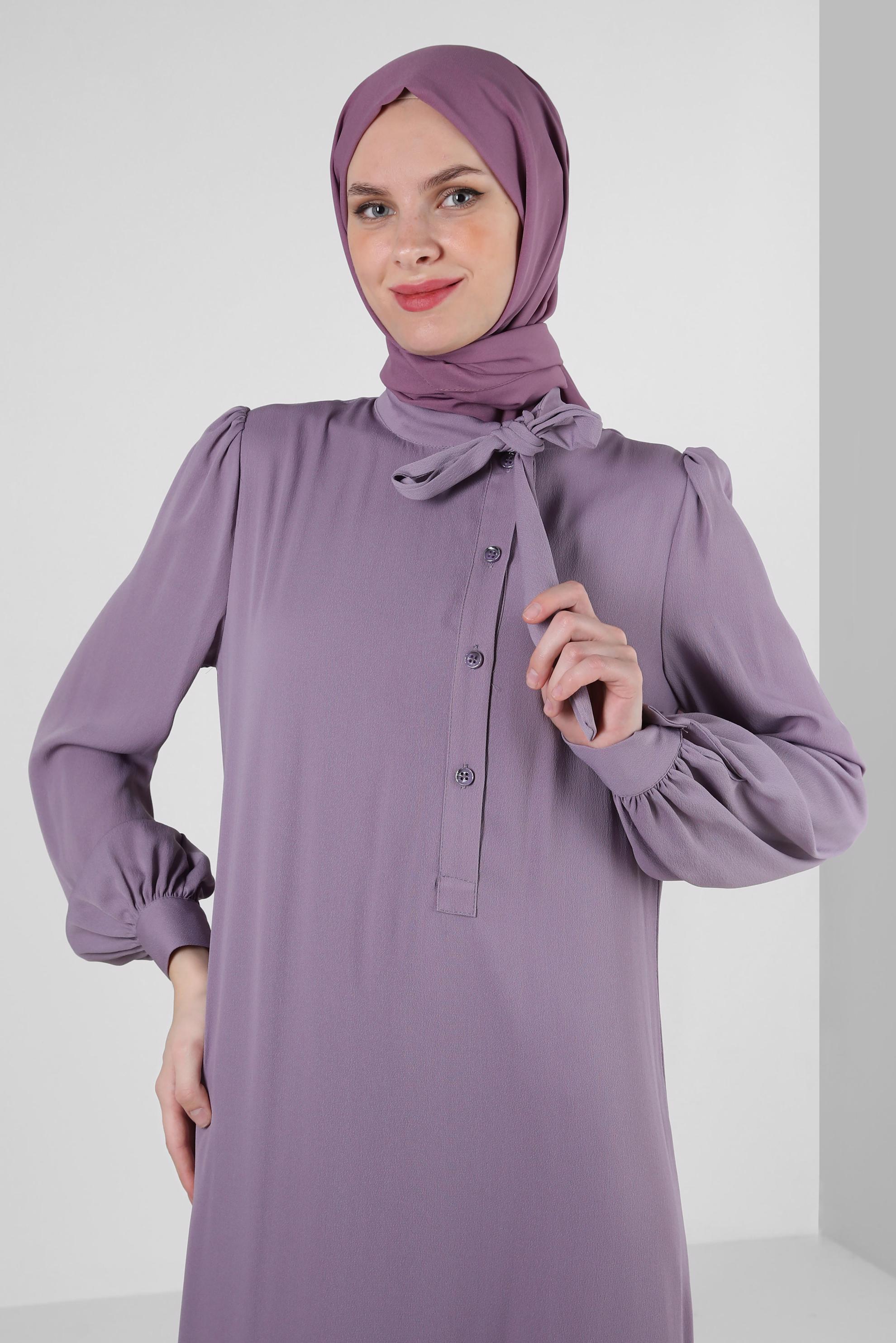 Tesettür giyim MOR YAKASI BAĞLAMALI DÜĞME DETAYLI AEROBİN ELBİSE 42725
