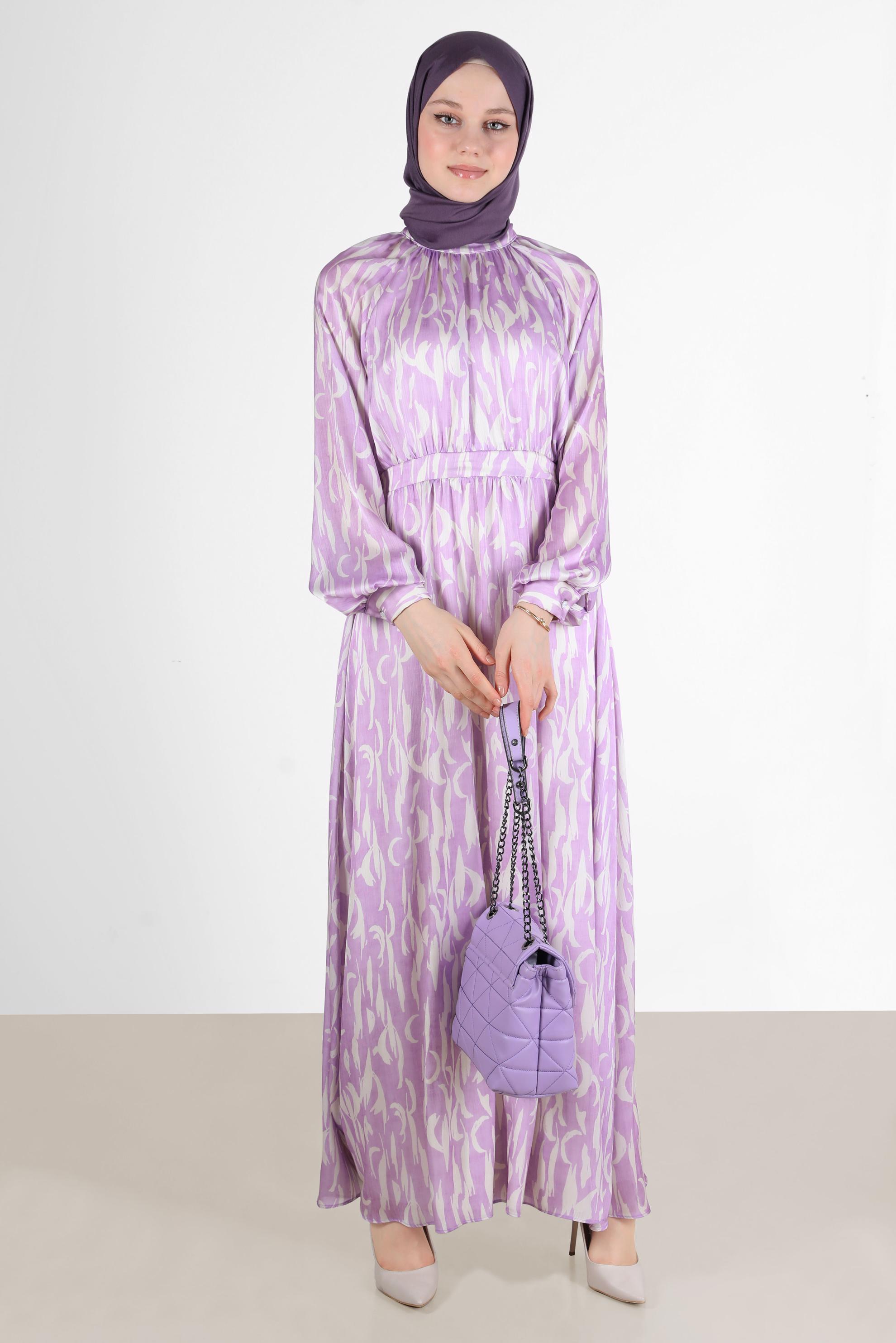 Tesettür giyim MOR BAĞLAMA DETAYLI DESENLİ SATEN ELBİSE 42728 