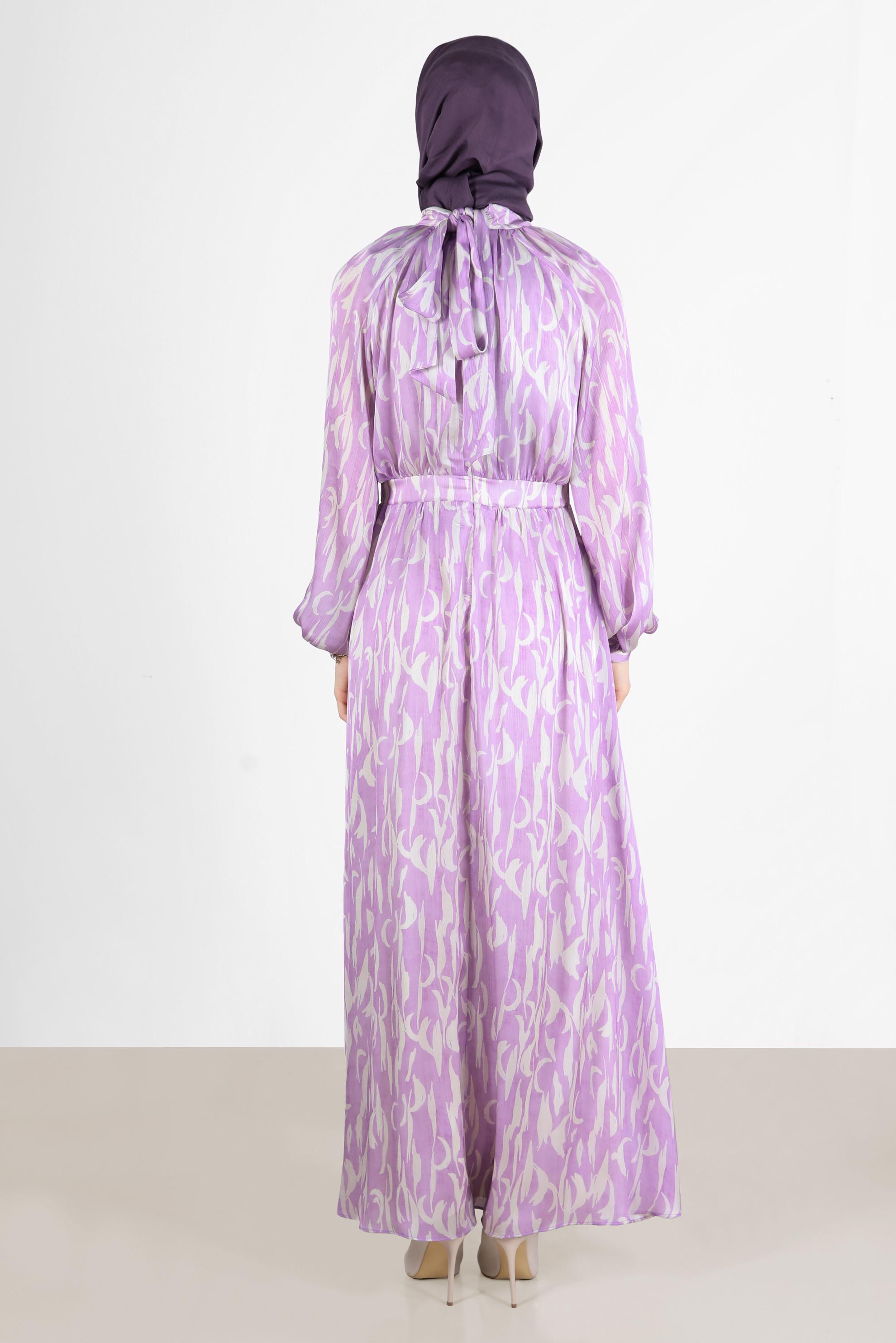 Tesettür giyim MOR BAĞLAMA DETAYLI DESENLİ SATEN ELBİSE 42728 