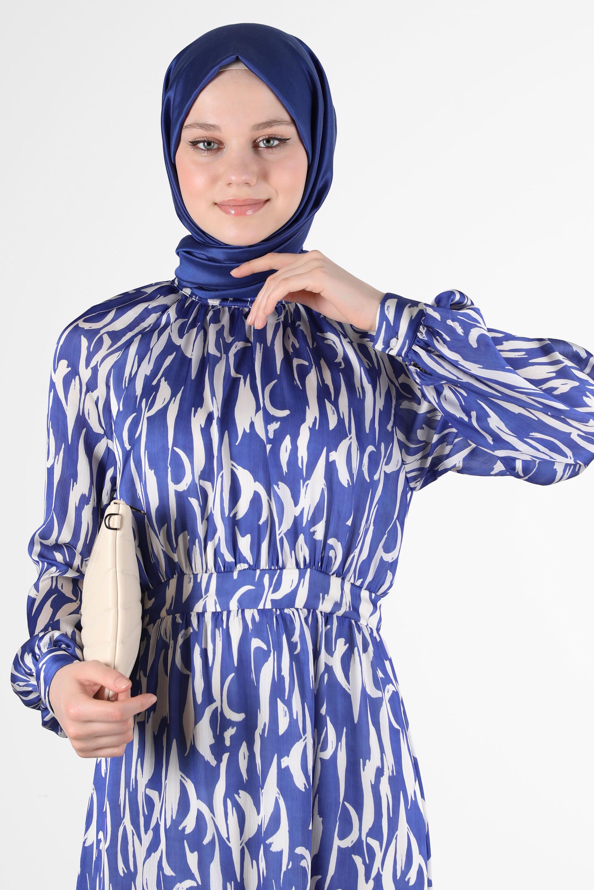 Tesettür giyim LACİVERT BAĞLAMA DETAYLI DESENLİ SATEN ELBİSE 42728 