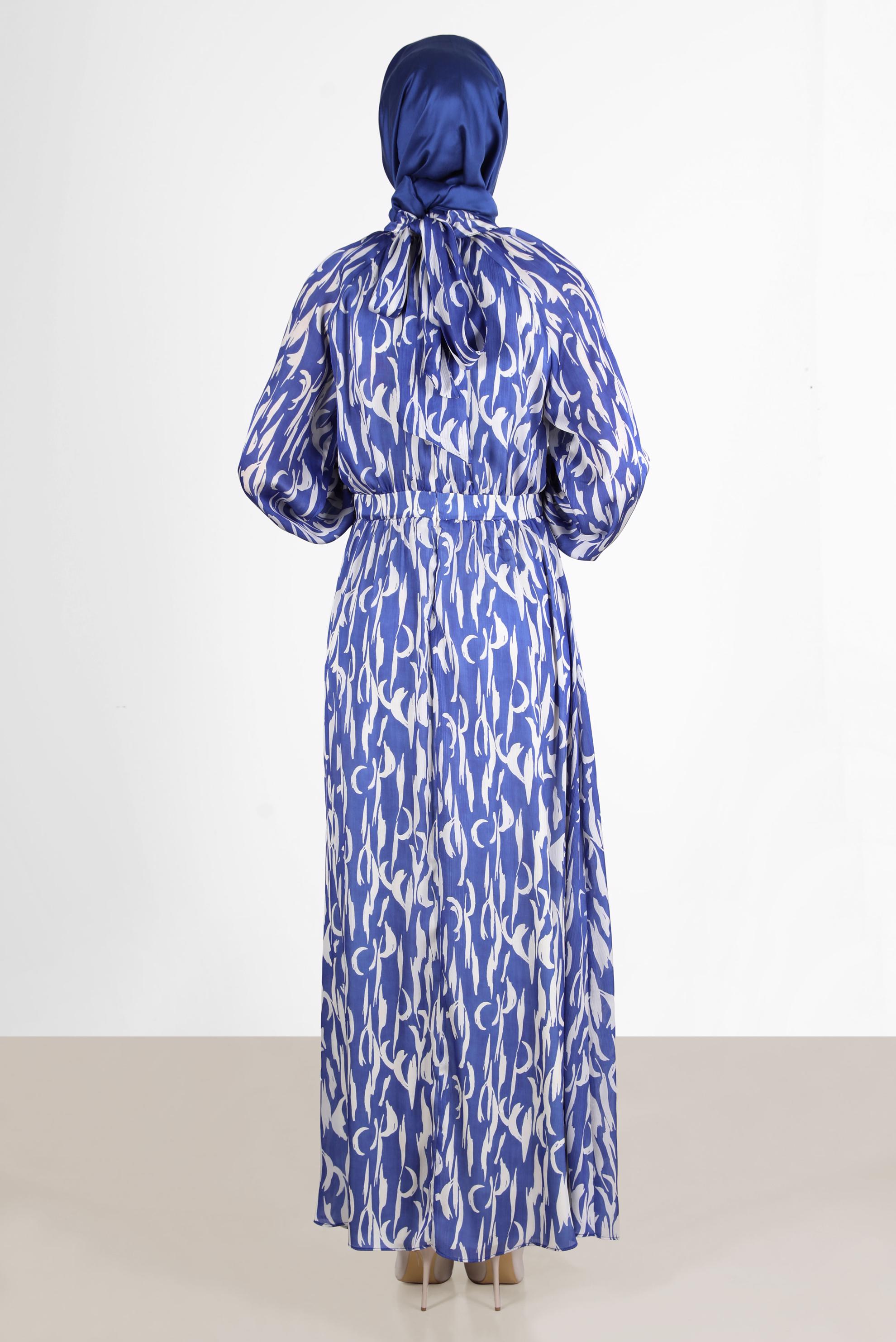 Tesettür giyim LACİVERT BAĞLAMA DETAYLI DESENLİ SATEN ELBİSE 42728 