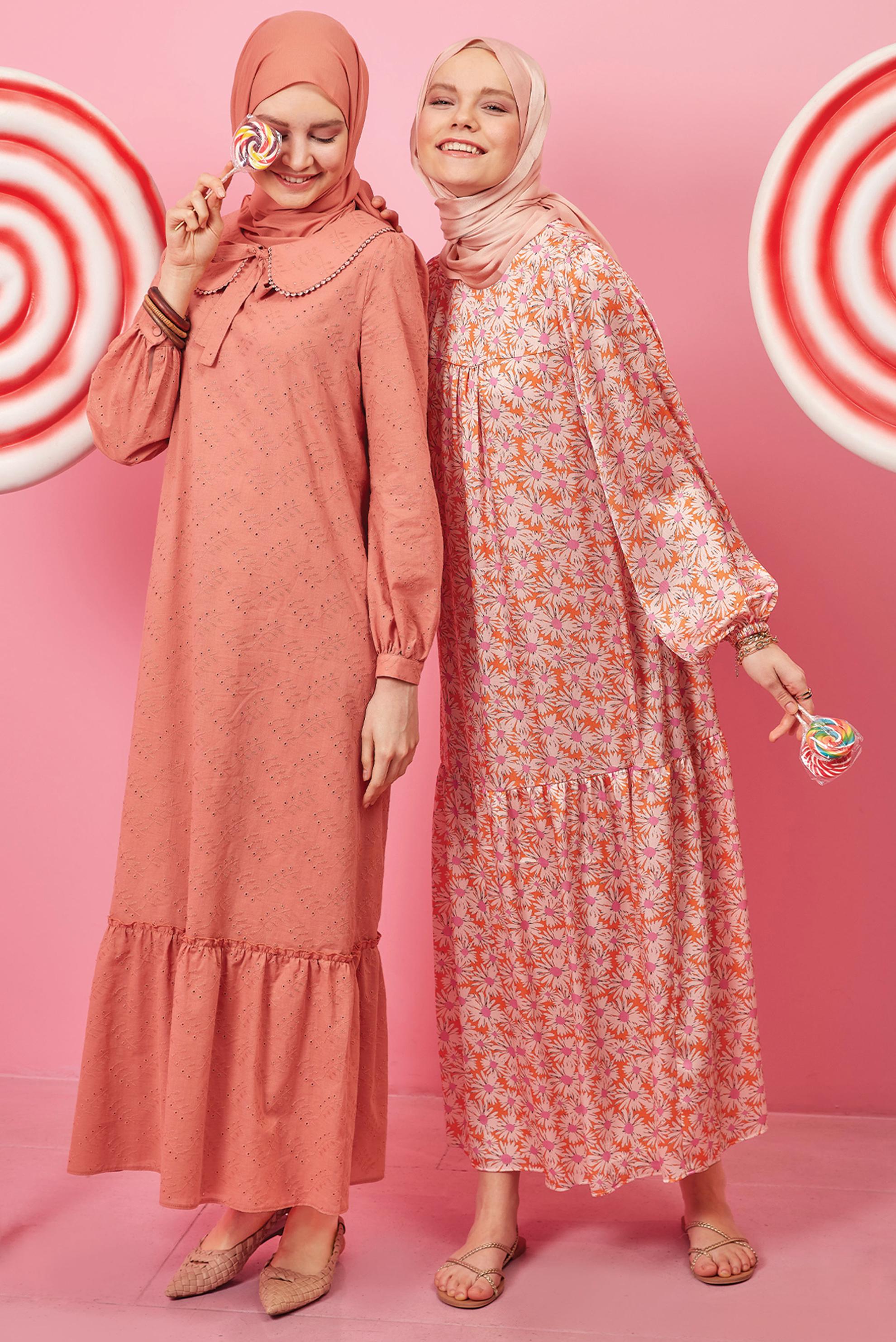 Tesettür giyim TURUNCU ÇİÇEK DESENLİ ROBALI SATEN ELBİSE 42731 