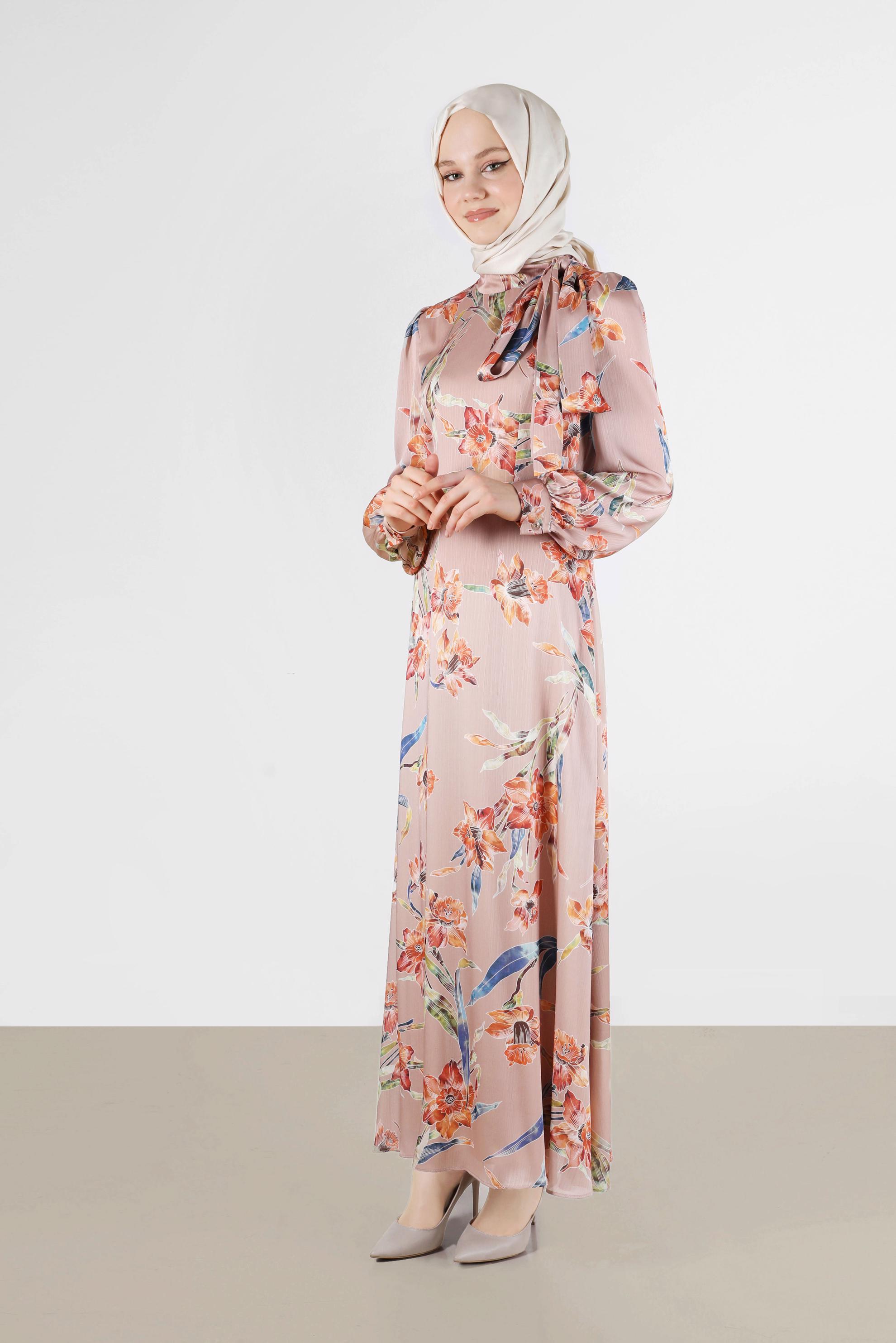 Tesettür giyim KAHVE BAĞLAMA DETAYLI ÇİÇEK DESENLİ ELBİSE 42733 