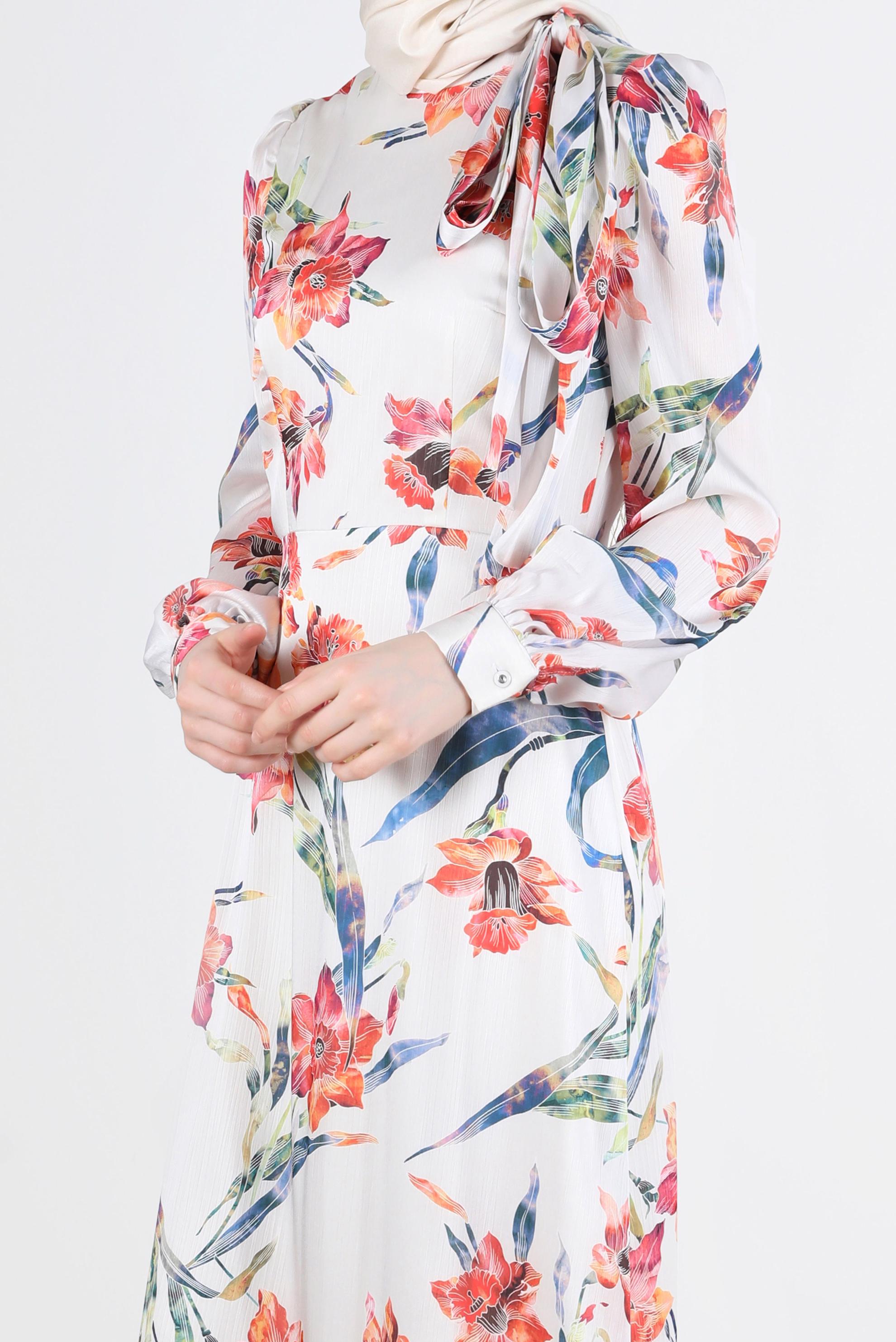 Tesettür giyim BEJ BAĞLAMA DETAYLI ÇİÇEK DESENLİ ELBİSE 42733 