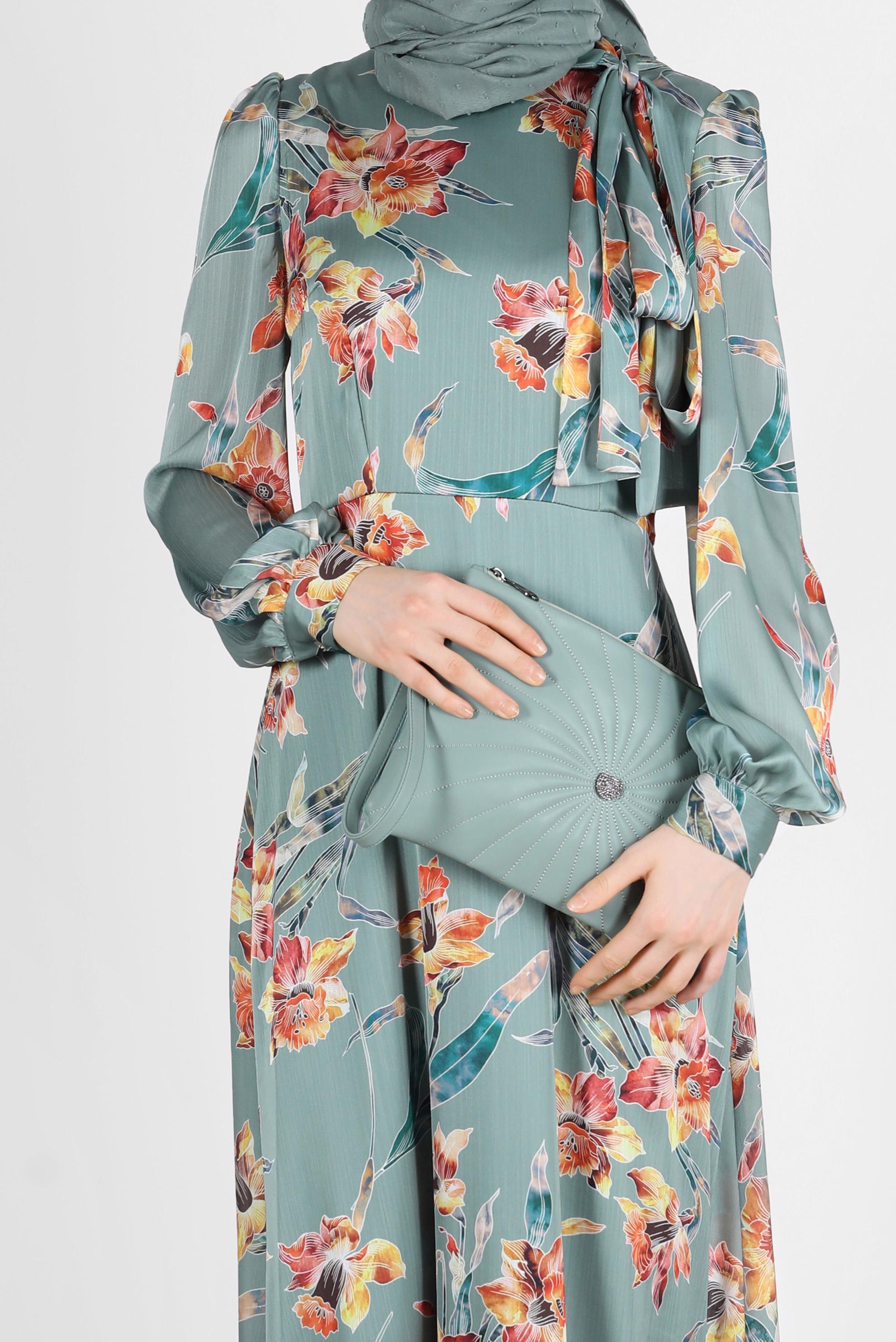 Tesettür giyim MAVİ BAĞLAMA DETAYLI ÇİÇEK DESENLİ ELBİSE 42733 