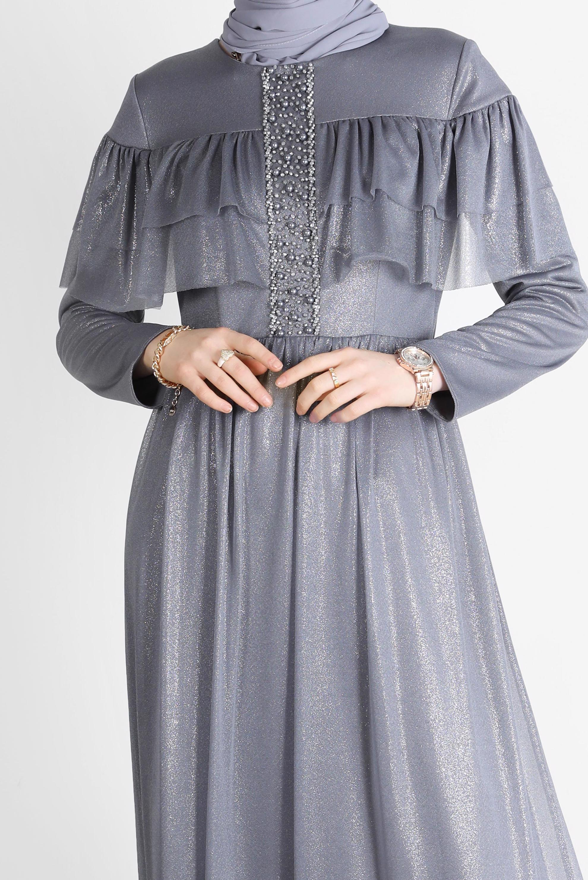 Tesettür giyim GRİ BONCUK DETAYLI FIRFIRLI FOİL ELBİSE 42786 