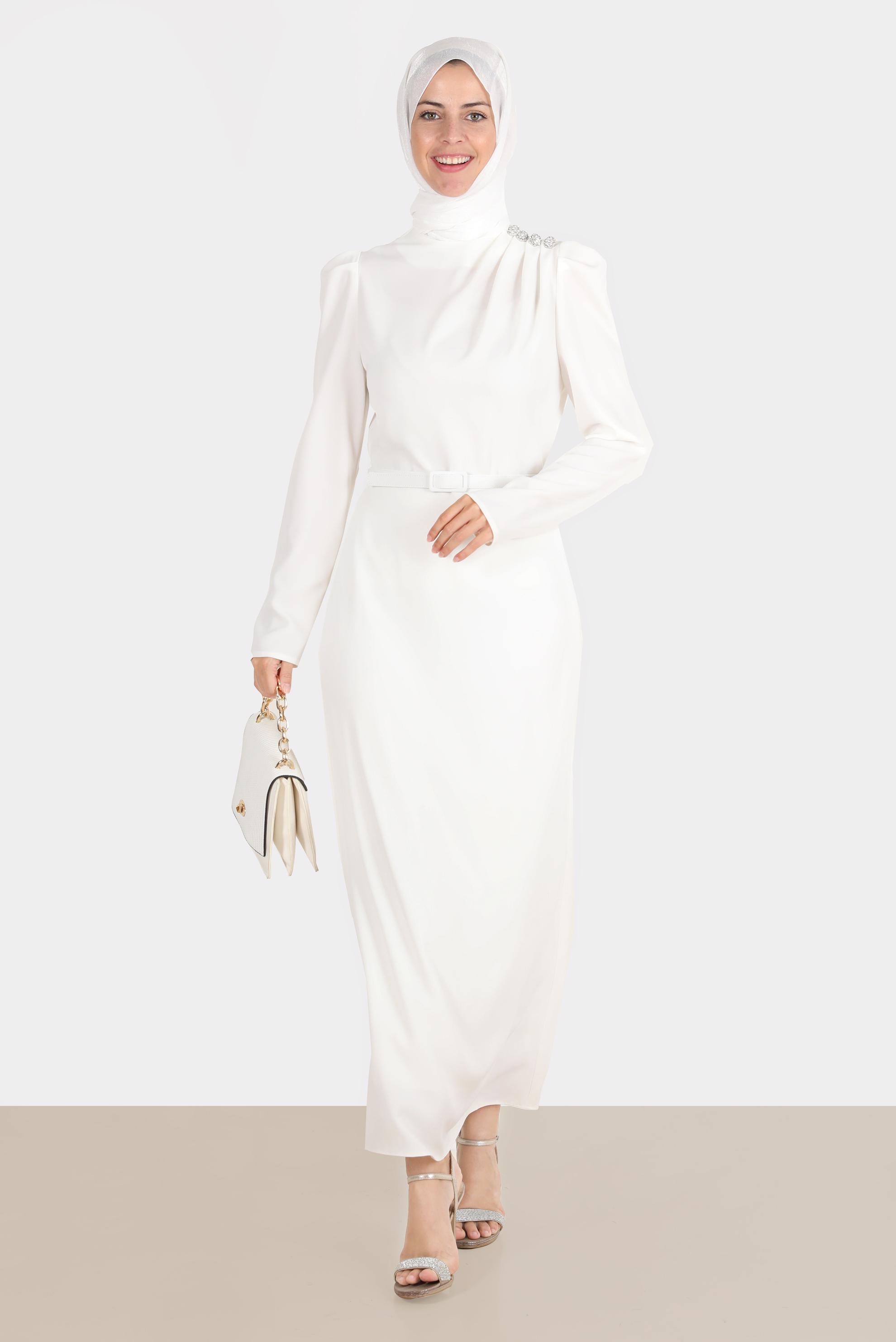 Tesettür giyim BEYAZ OMZU TAŞLI BÜZGÜLÜ ELBİSE 42846 
