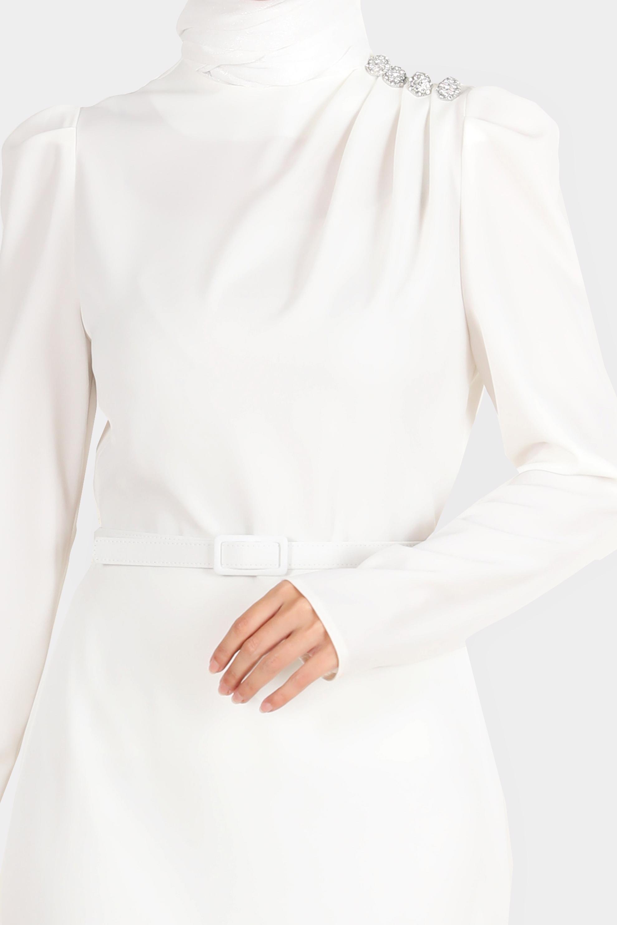 Tesettür giyim BEYAZ OMZU TAŞLI BÜZGÜLÜ ELBİSE 42846 