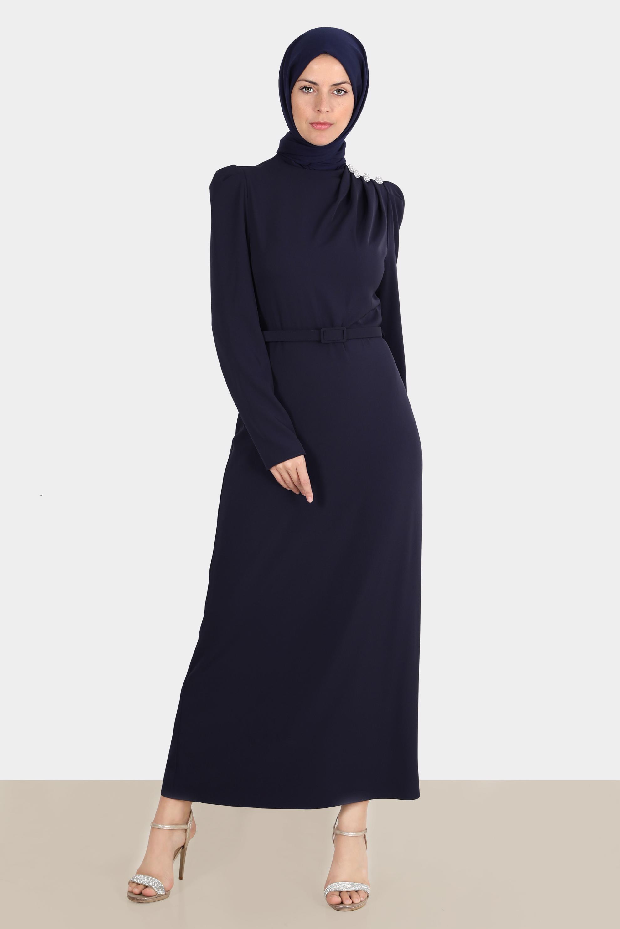 Tesettür giyim LACİVERT OMZU TAŞLI BÜZGÜLÜ ELBİSE 42846 
