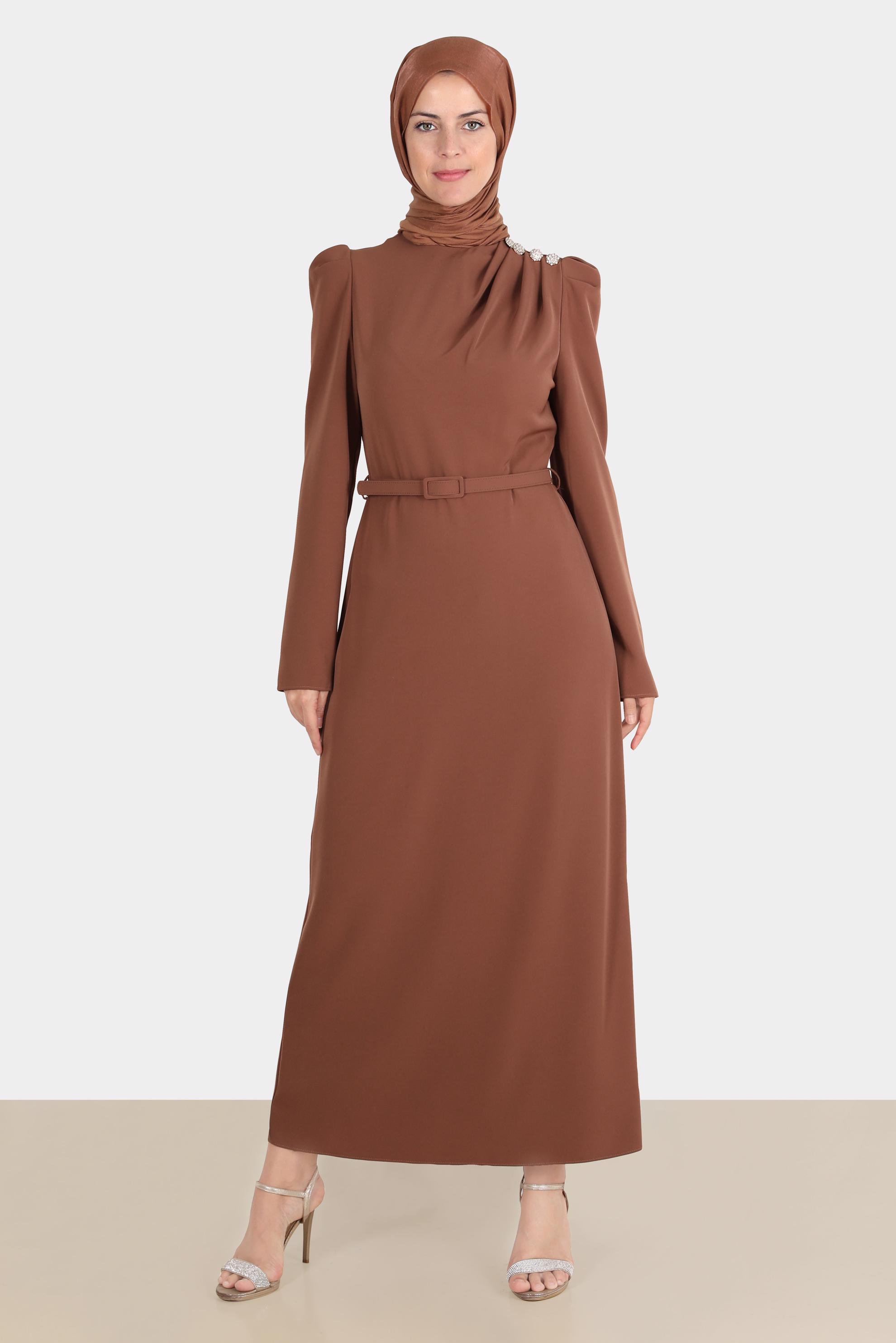 Tesettür giyim TABA OMZU TAŞLI BÜZGÜLÜ ELBİSE 42846 