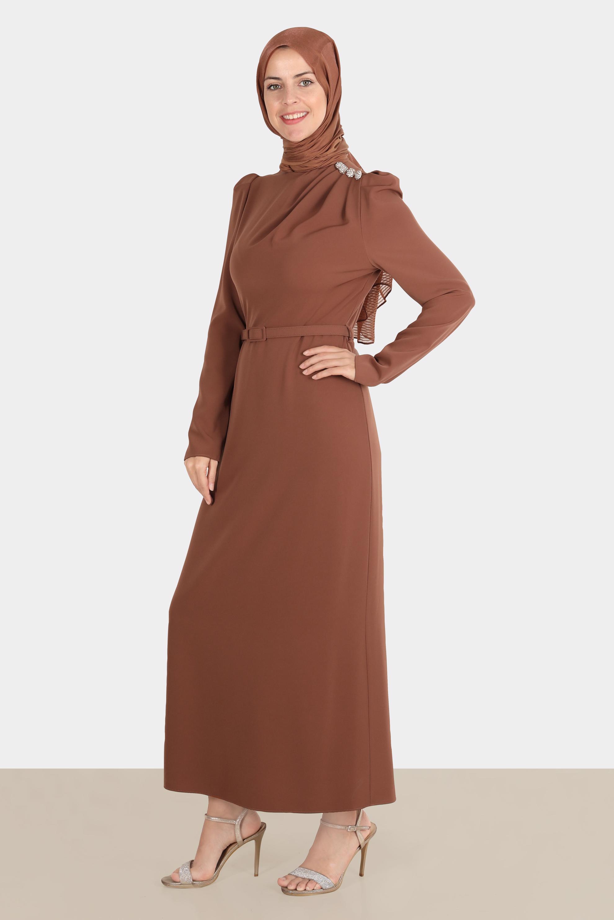 Tesettür giyim TABA OMZU TAŞLI BÜZGÜLÜ ELBİSE 42846 