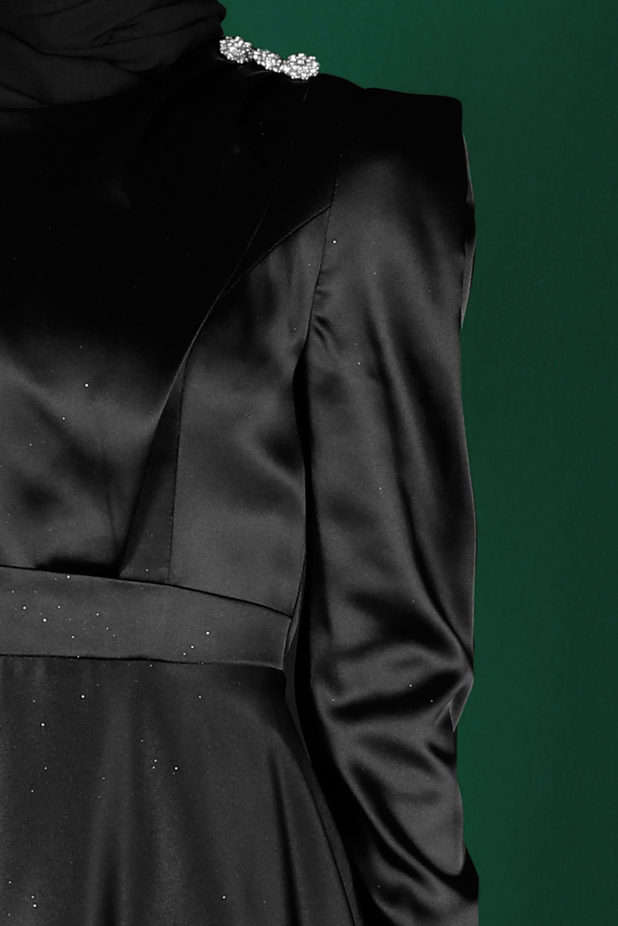 Tesettür giyim SİYAH TAŞ DETAYLI SATEN ELBİSE 42872 