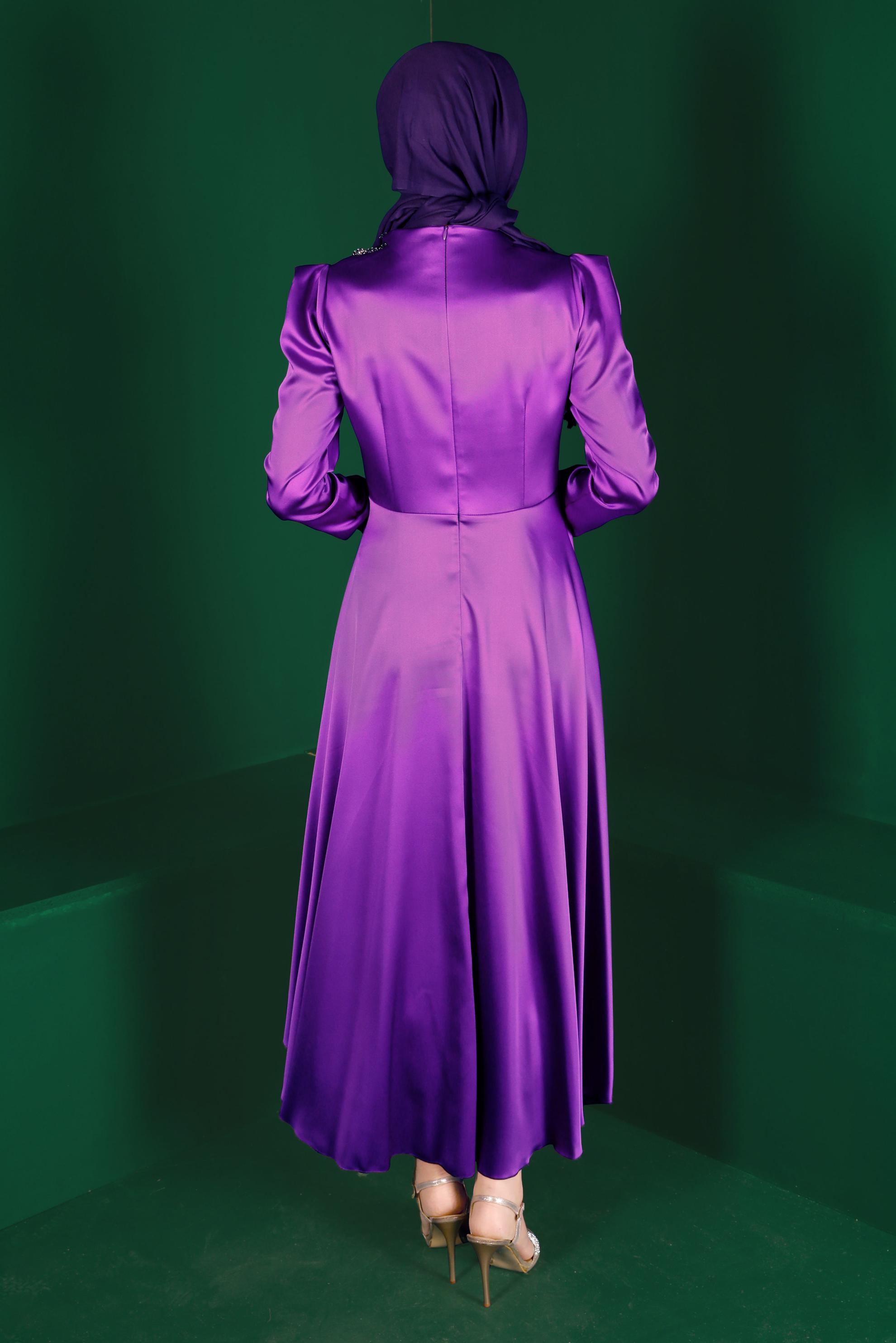 Tesettür giyim MOR TAŞ DETAYLI SATEN ELBİSE 42872 