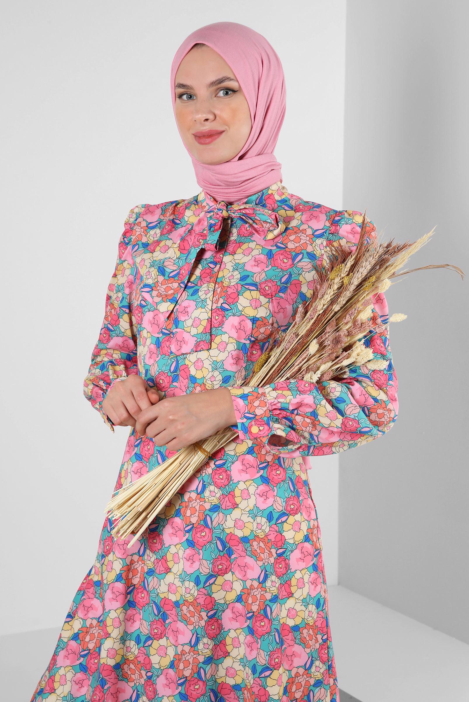 Tesettür giyim PEMBE ÇİÇEK DESENLİ YAKASI BAĞLAMALI ELBİSE 42908