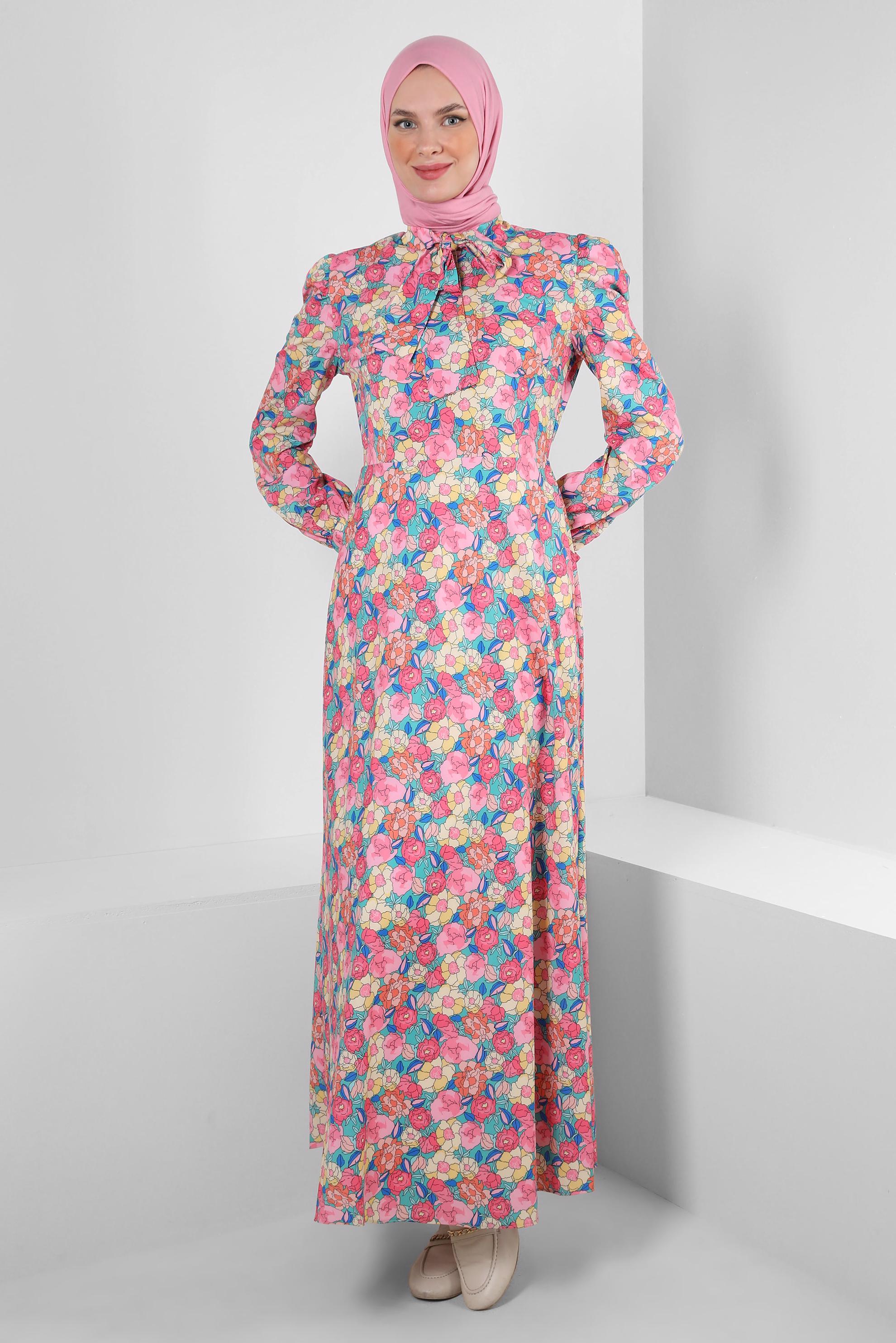 Tesettür giyim PEMBE ÇİÇEK DESENLİ YAKASI BAĞLAMALI ELBİSE 42908