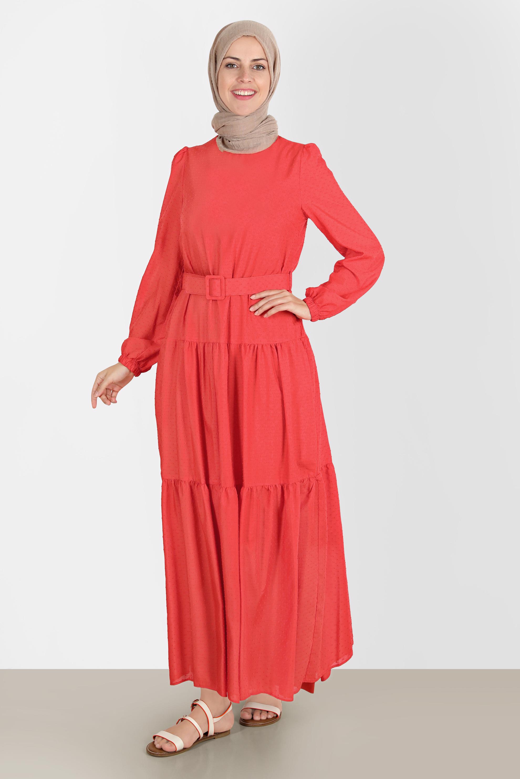 Tesettür giyim KIRMIZI KEMERLİ KATLI ELBİSE 42921 
